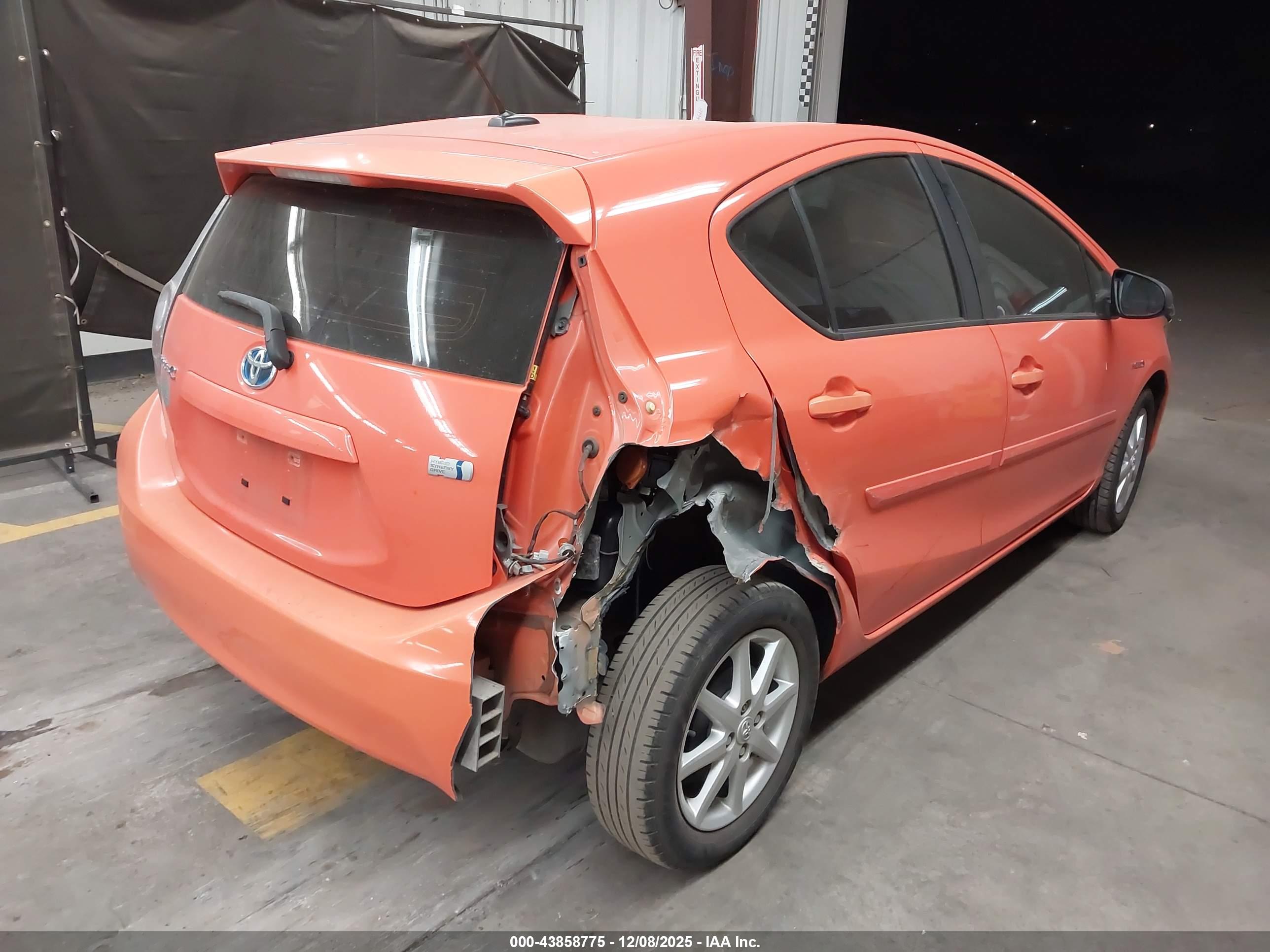 TOYOTA PRIUS image 4