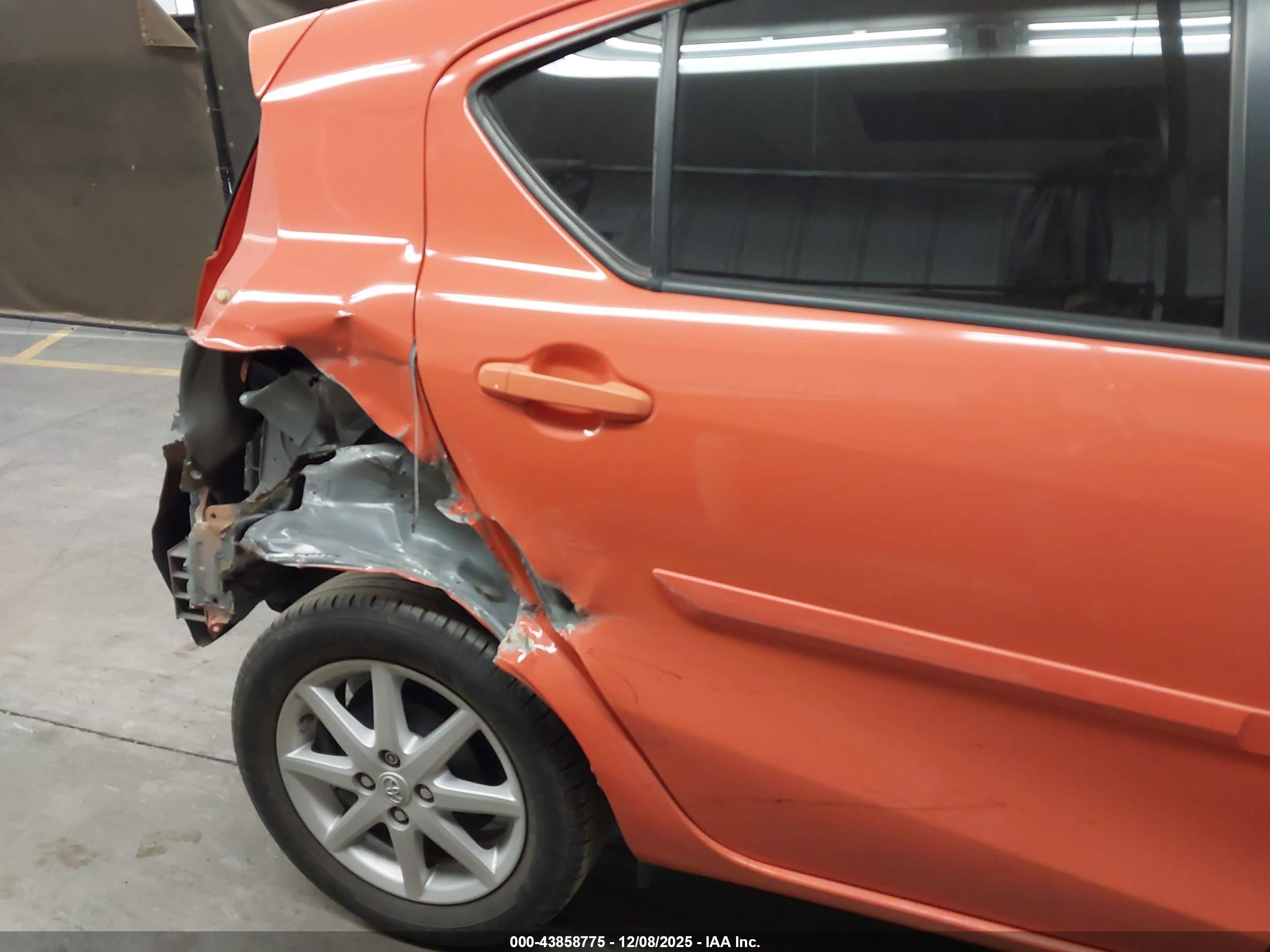TOYOTA PRIUS image 6
