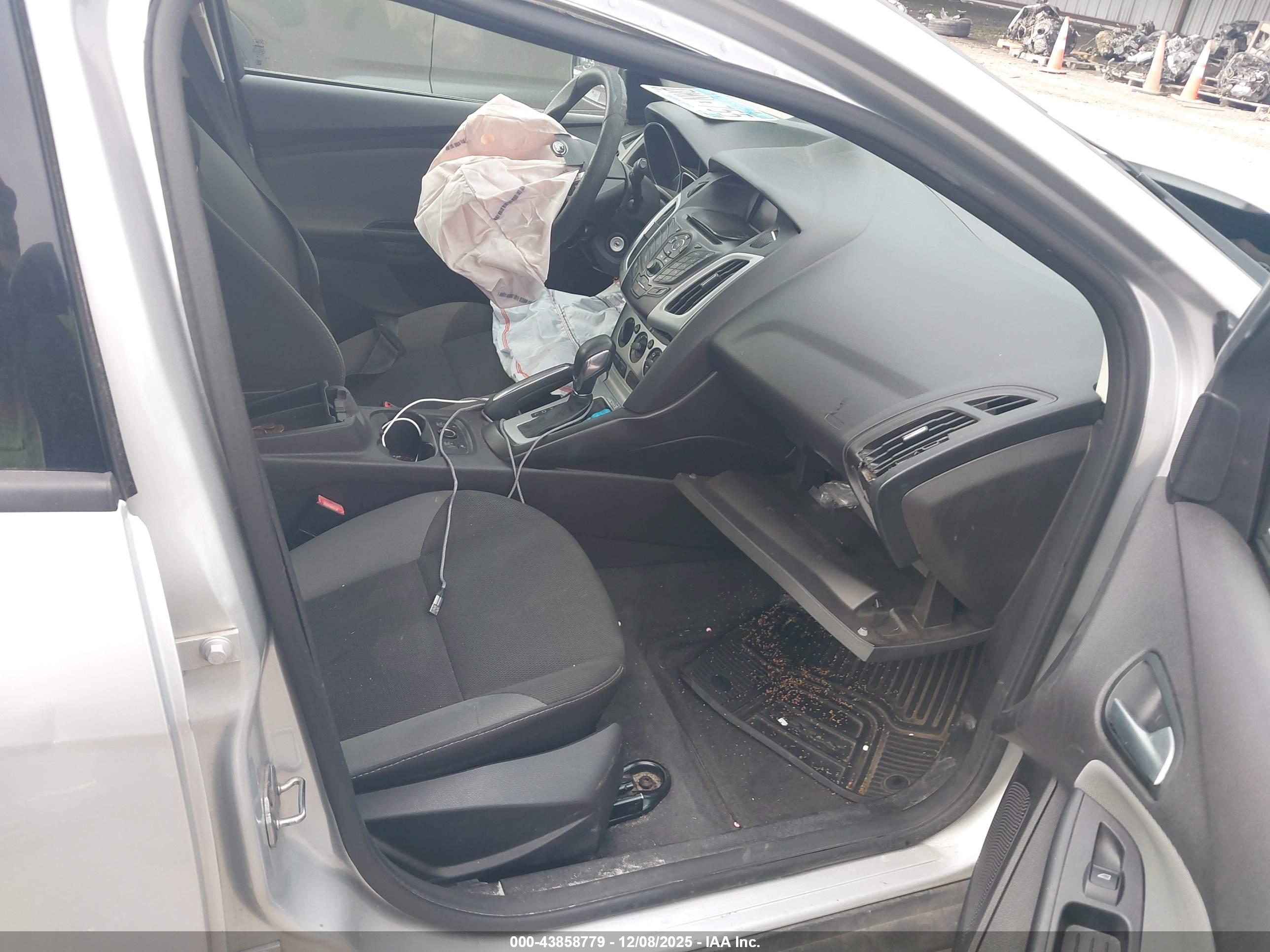 FORD FOCUS image 5