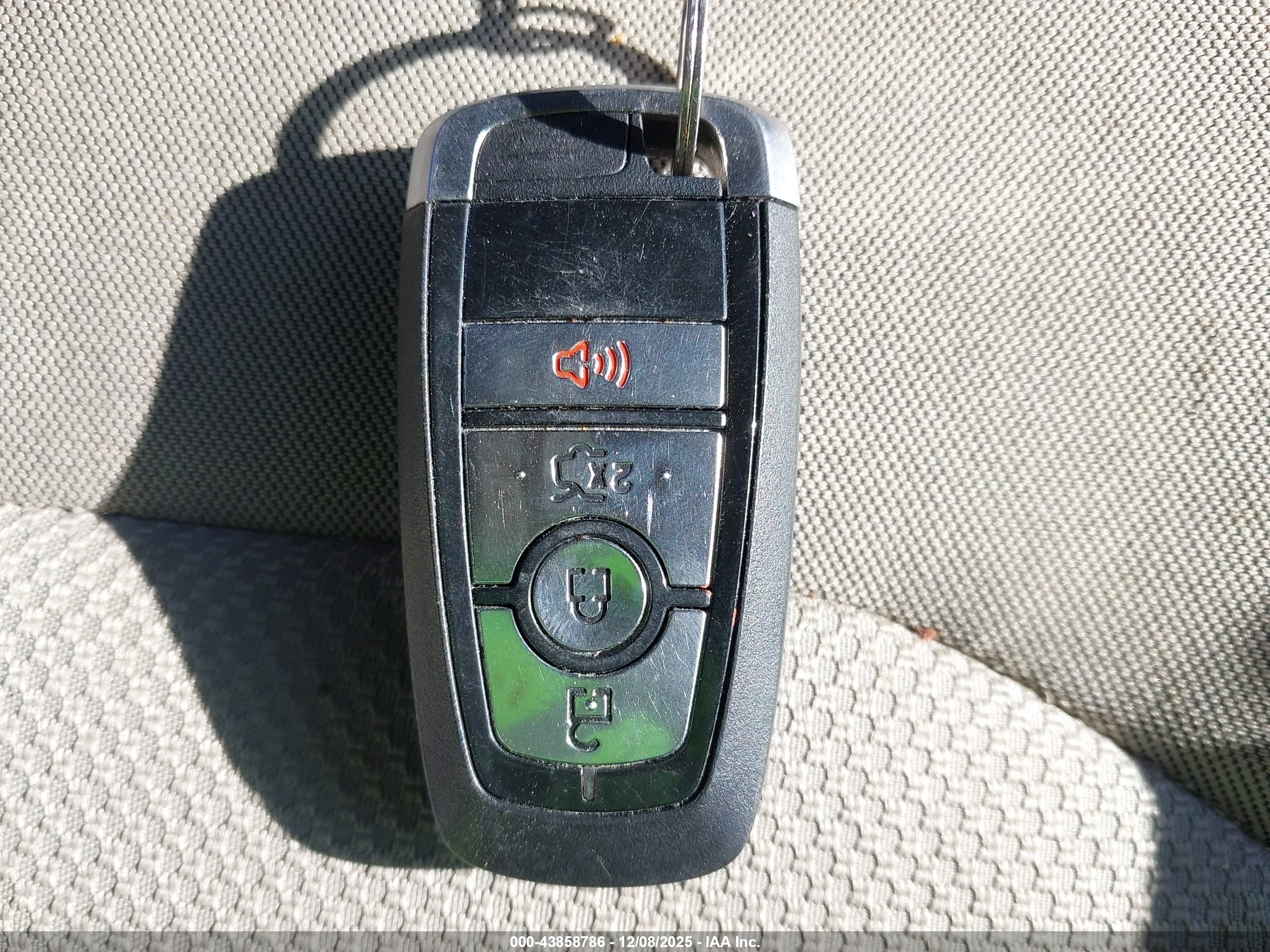 FORD FUSION image 11