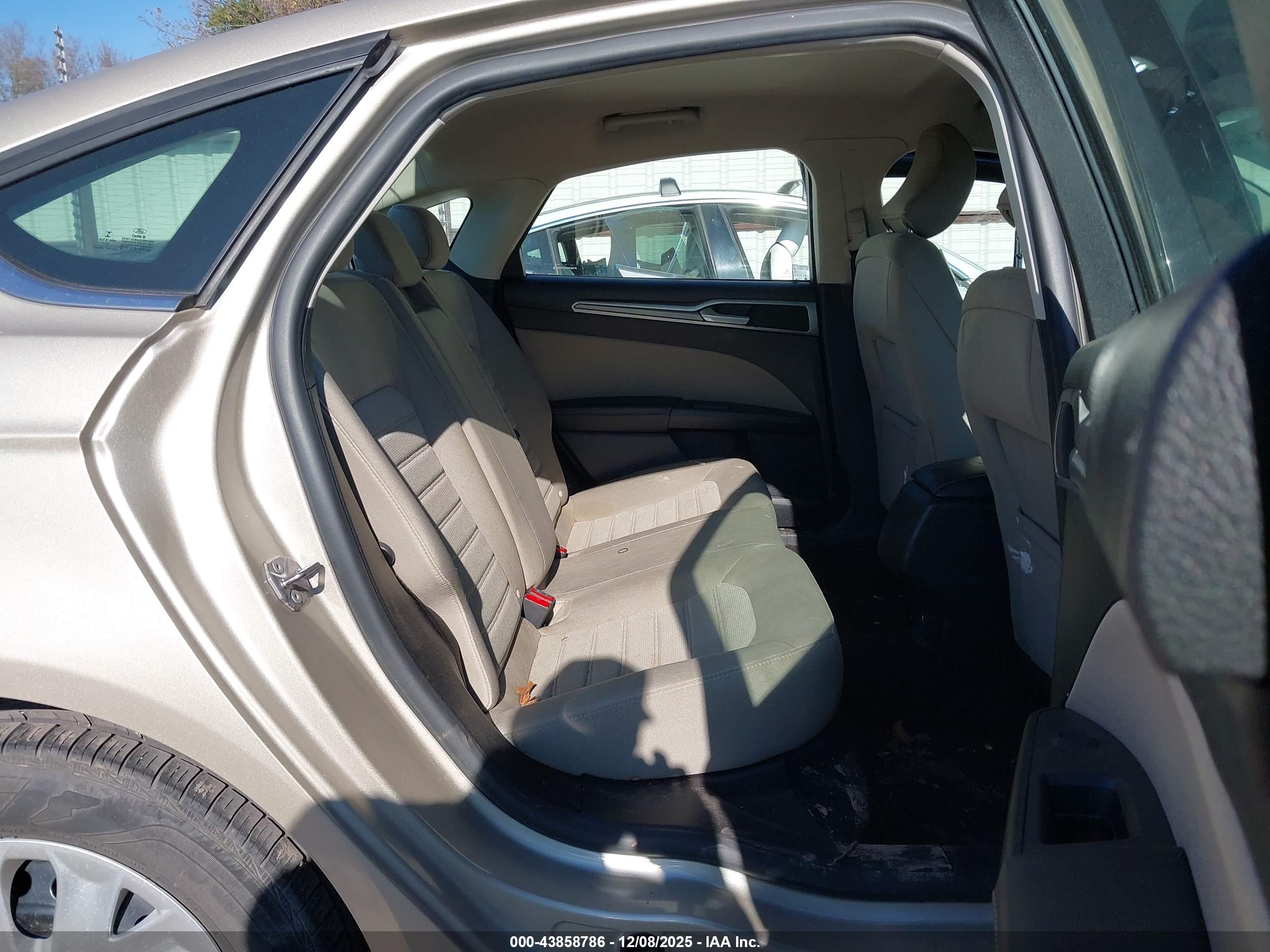 FORD FUSION image 8