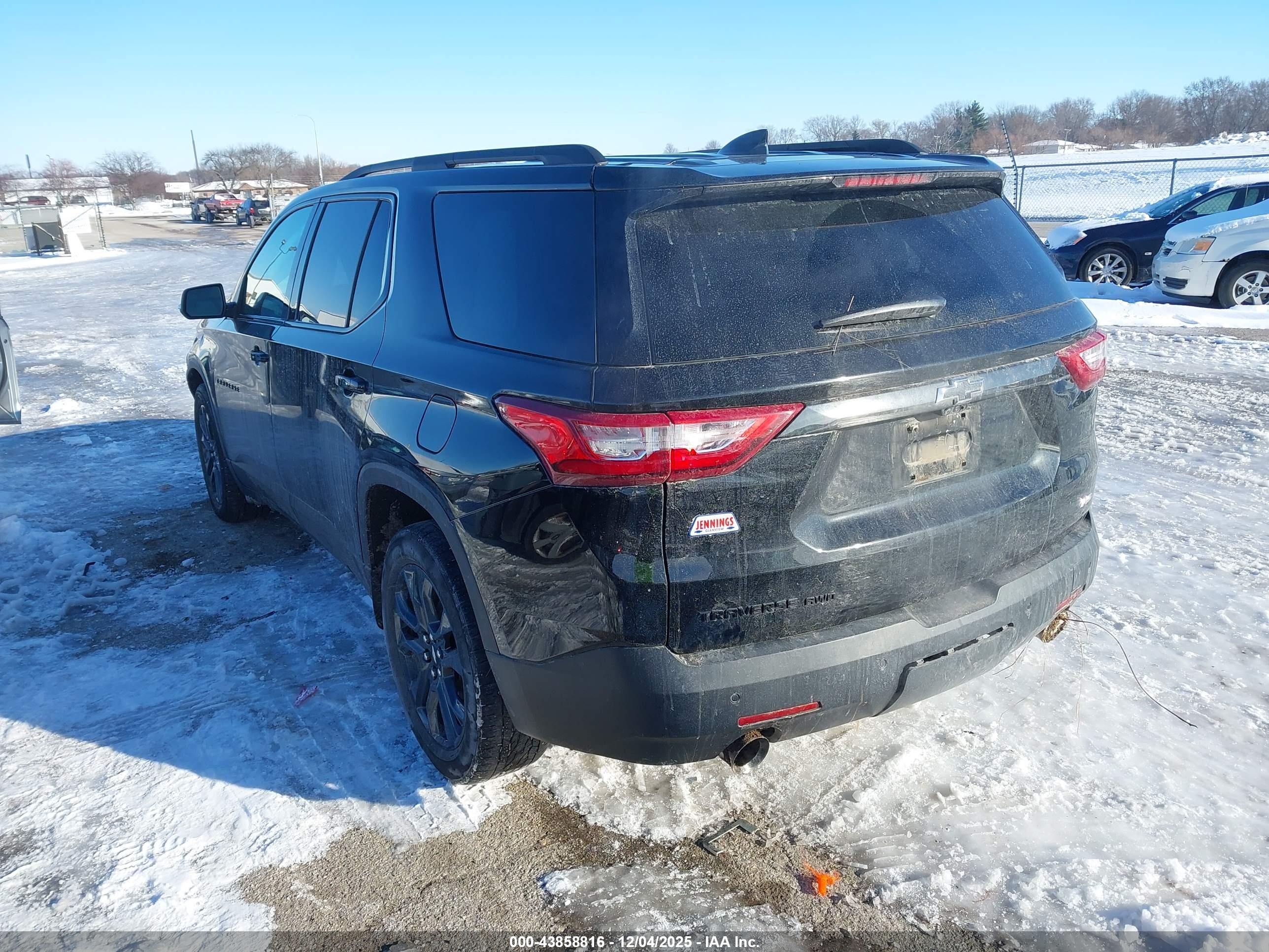 CHEVROLET TRAVERSE image 3
