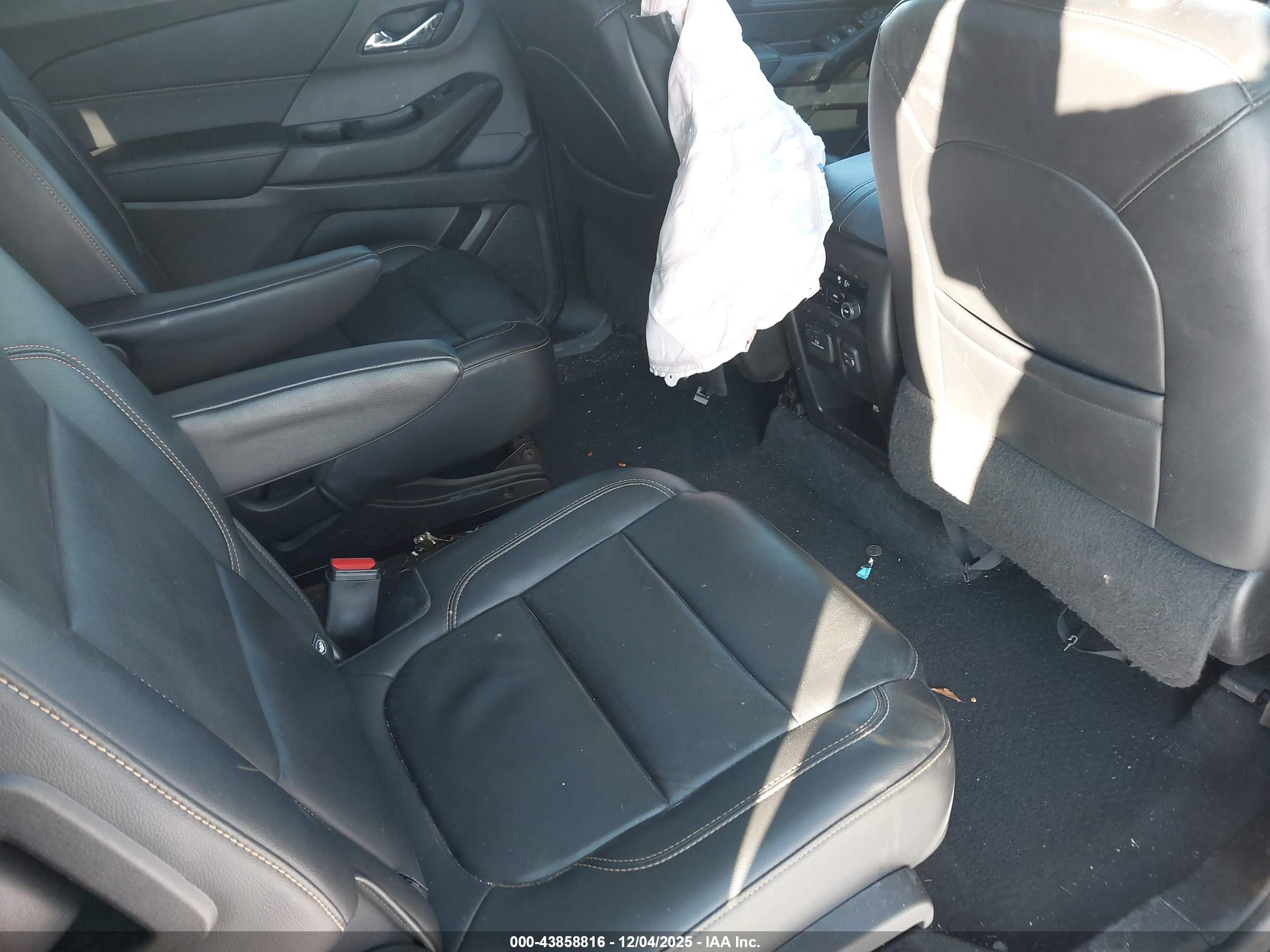 CHEVROLET TRAVERSE image 8