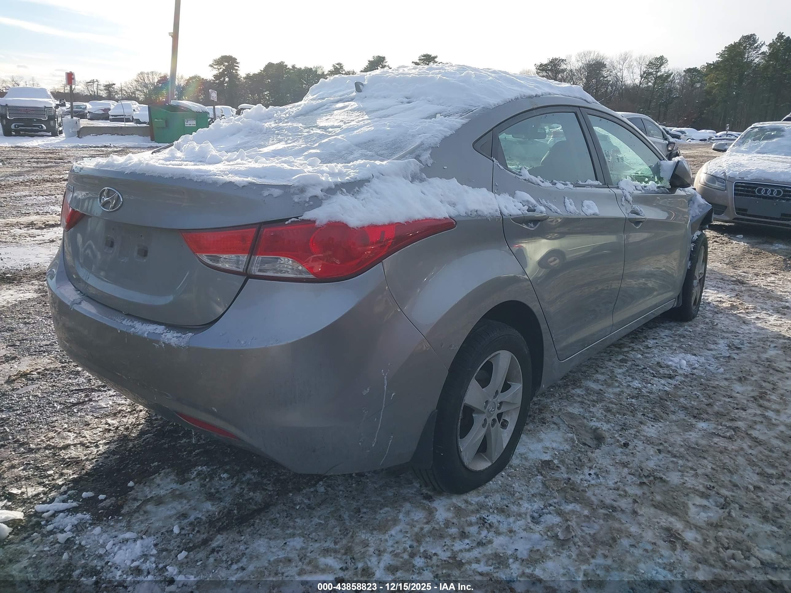 HYUNDAI ELANTRA image 4