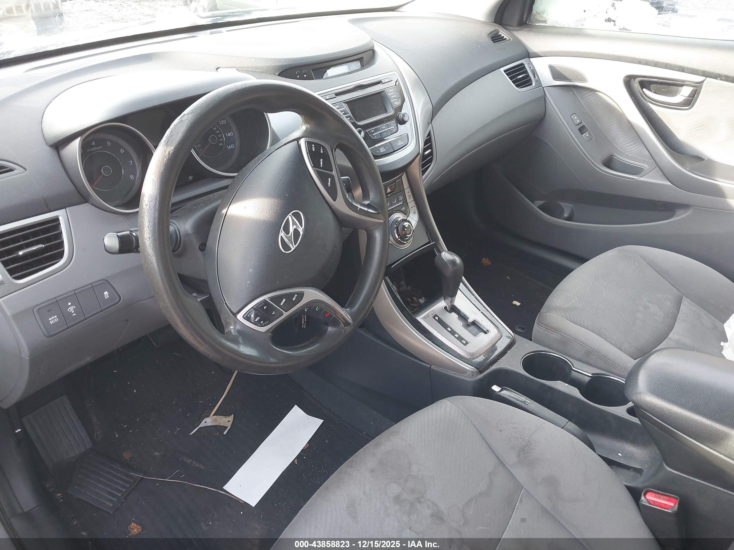 HYUNDAI ELANTRA image 5