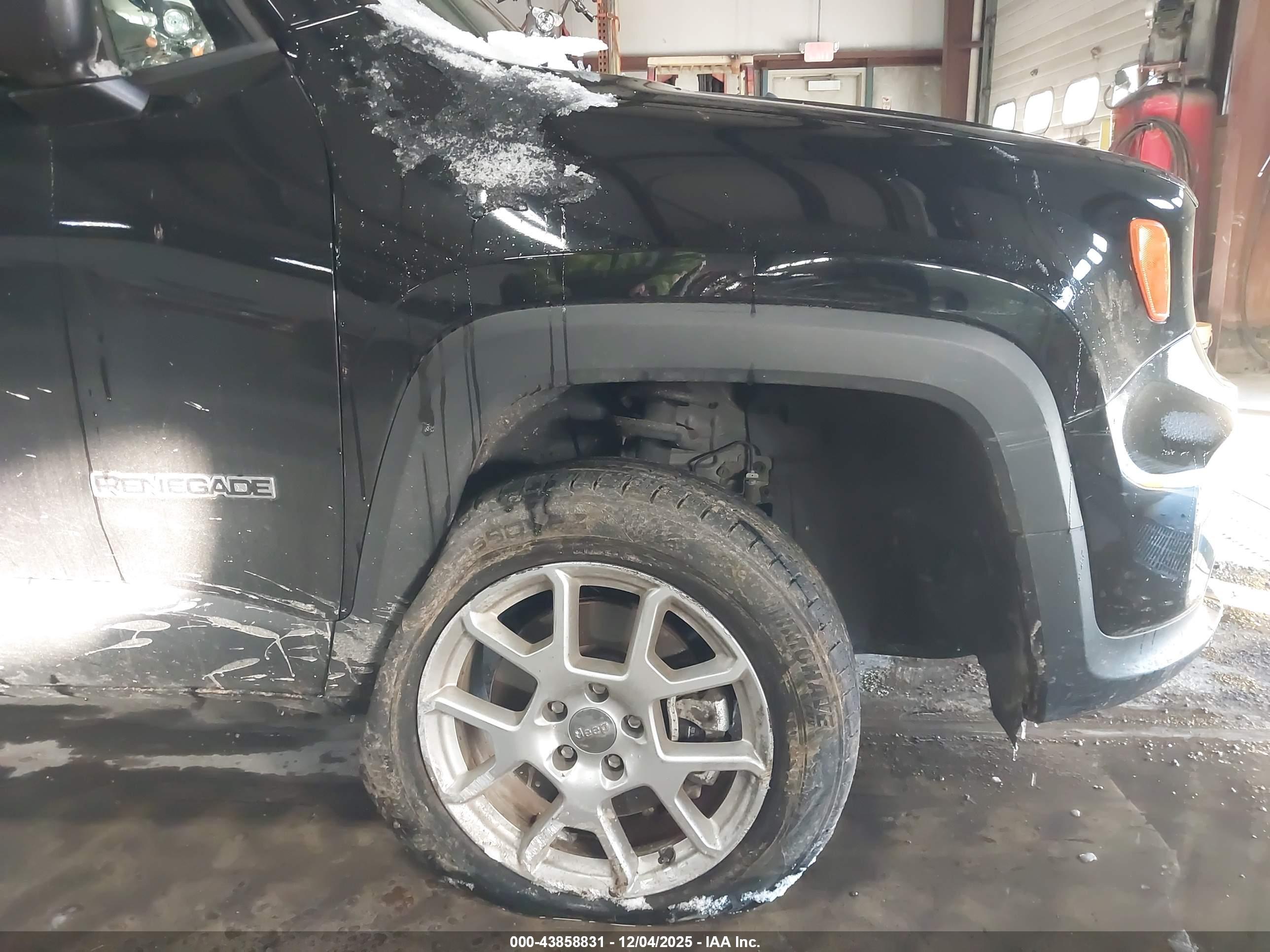 JEEP RENEGADE image 6