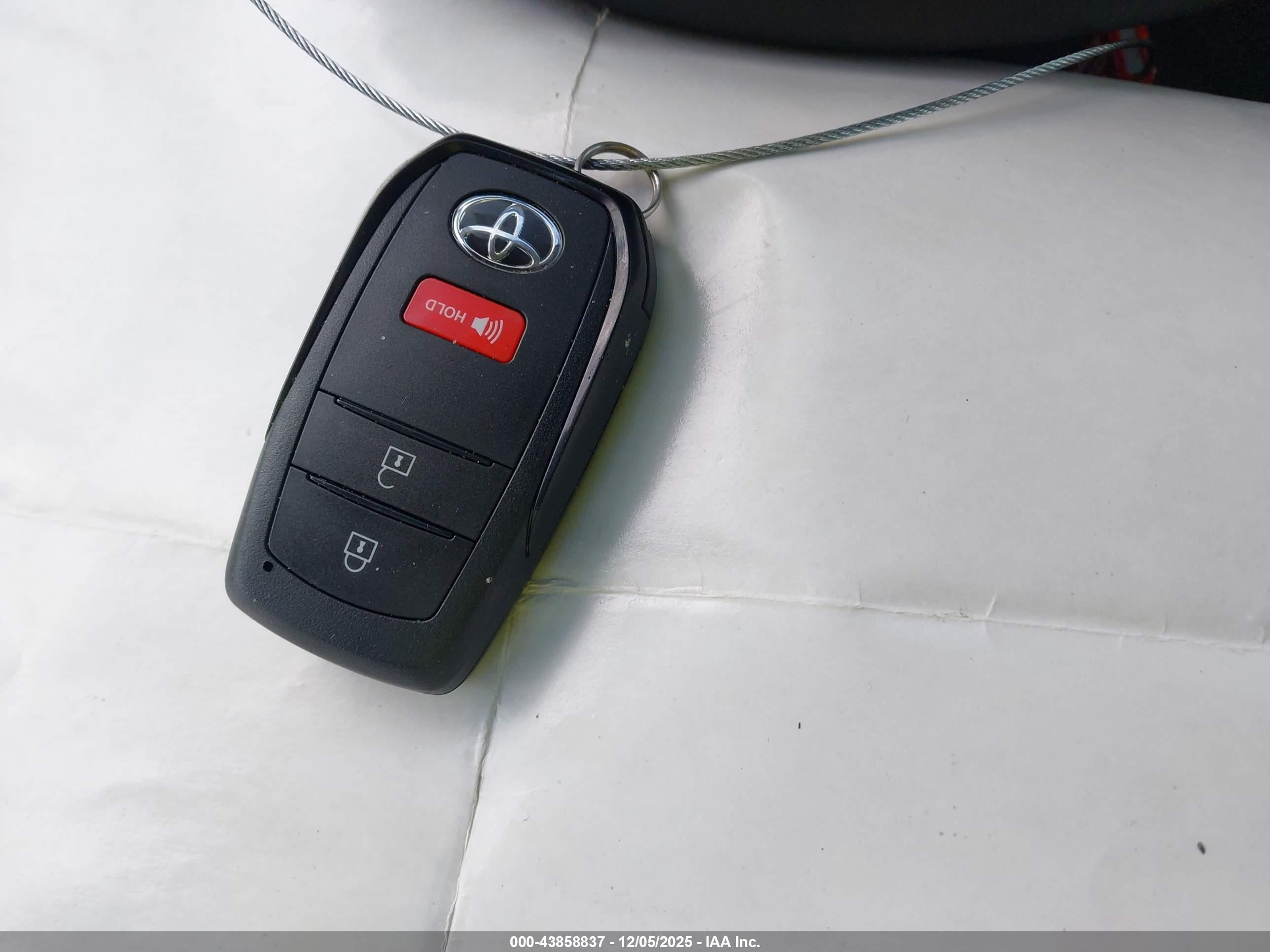 TOYOTA PRIUS image 11