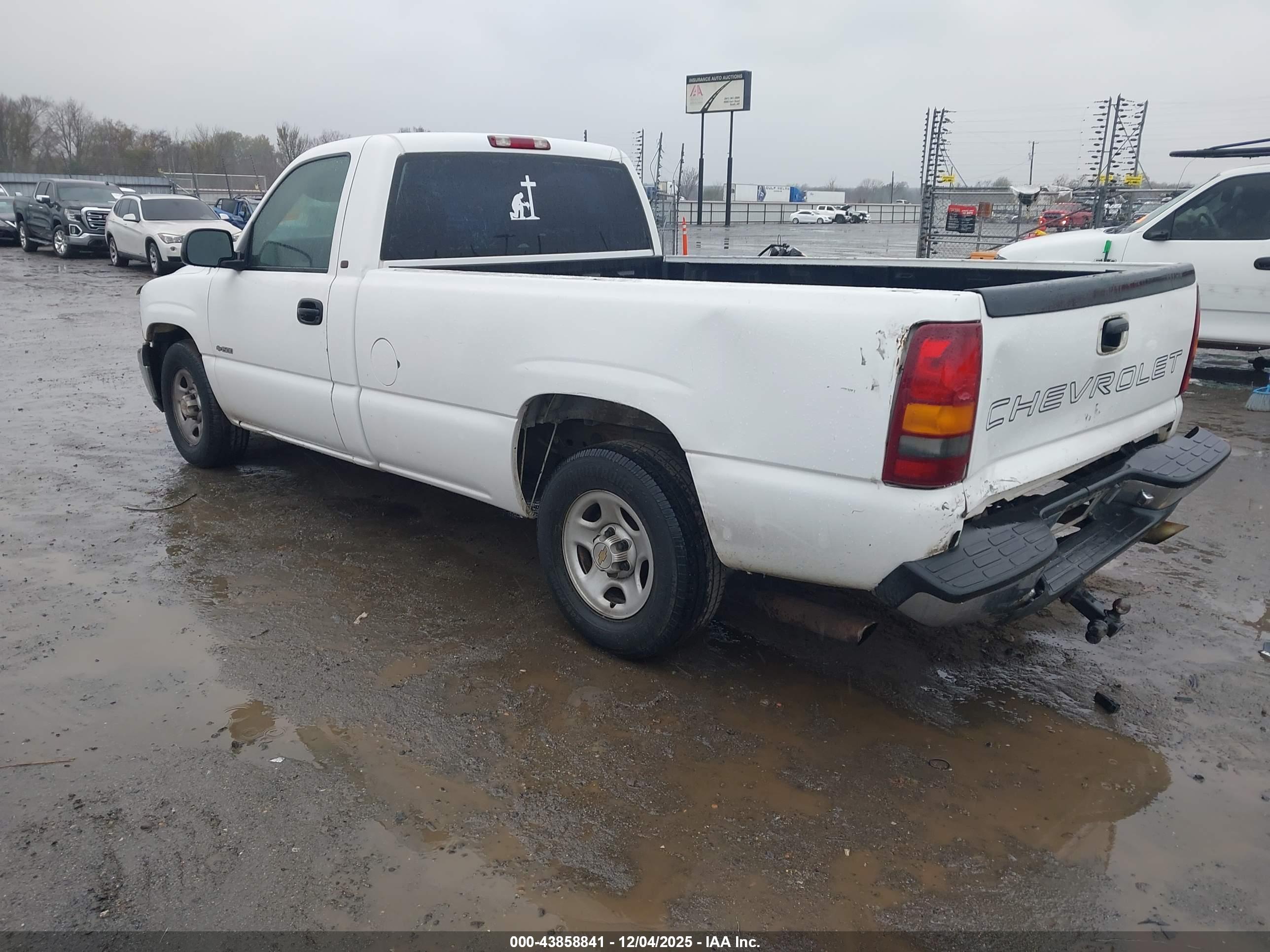 CHEVROLET SILVERADO image 3