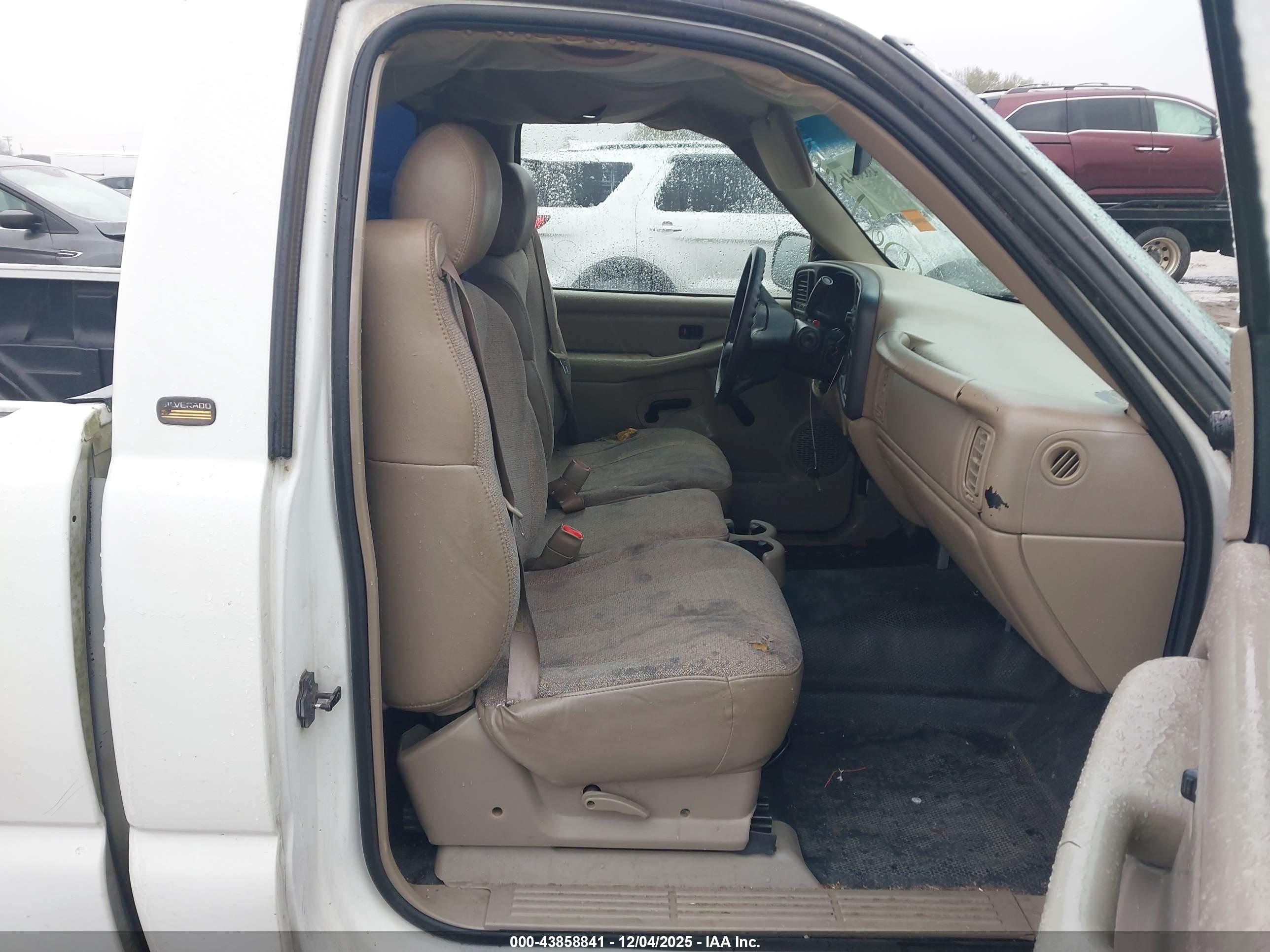 CHEVROLET SILVERADO image 5