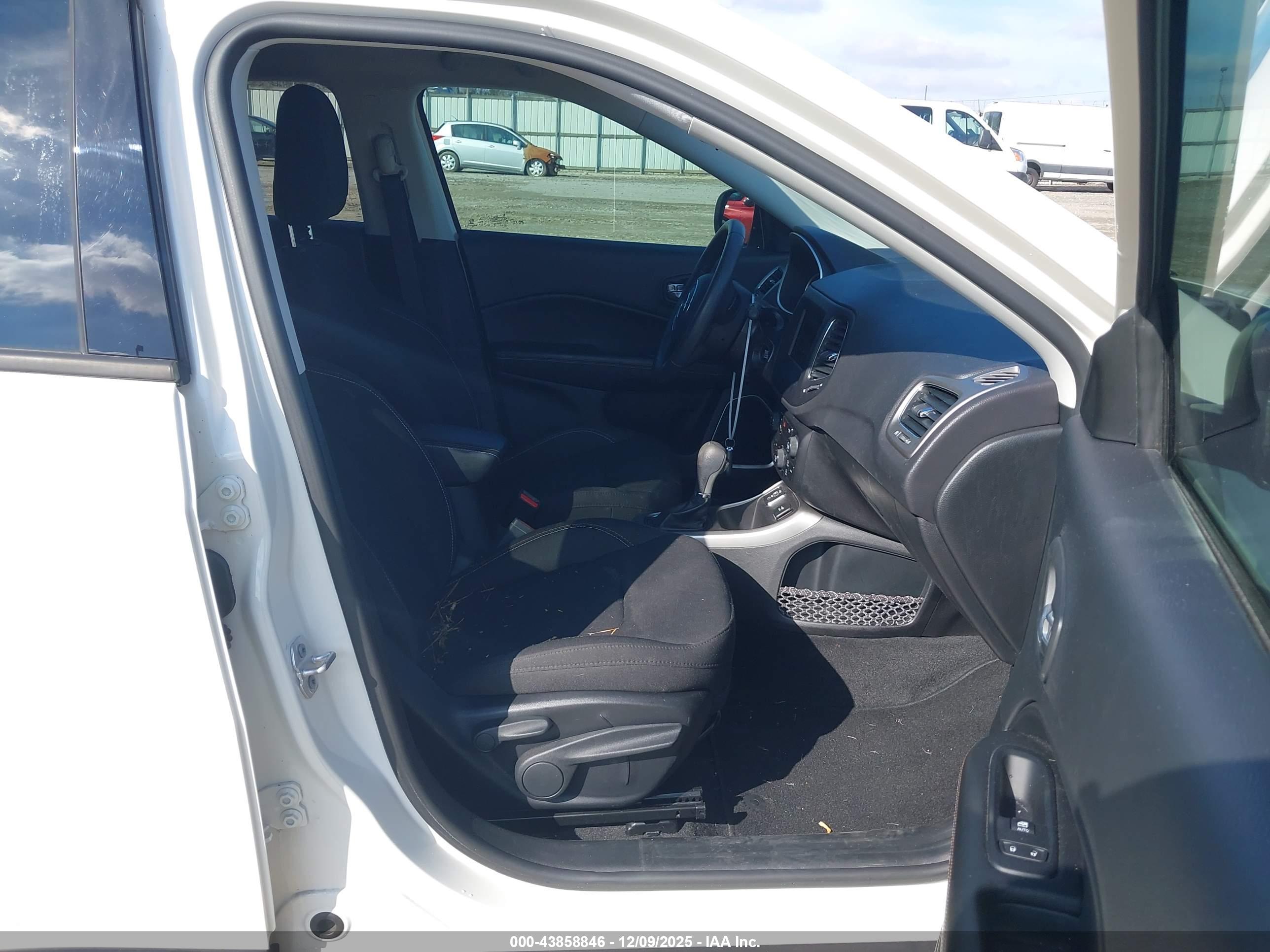 JEEP COMPASS image 5