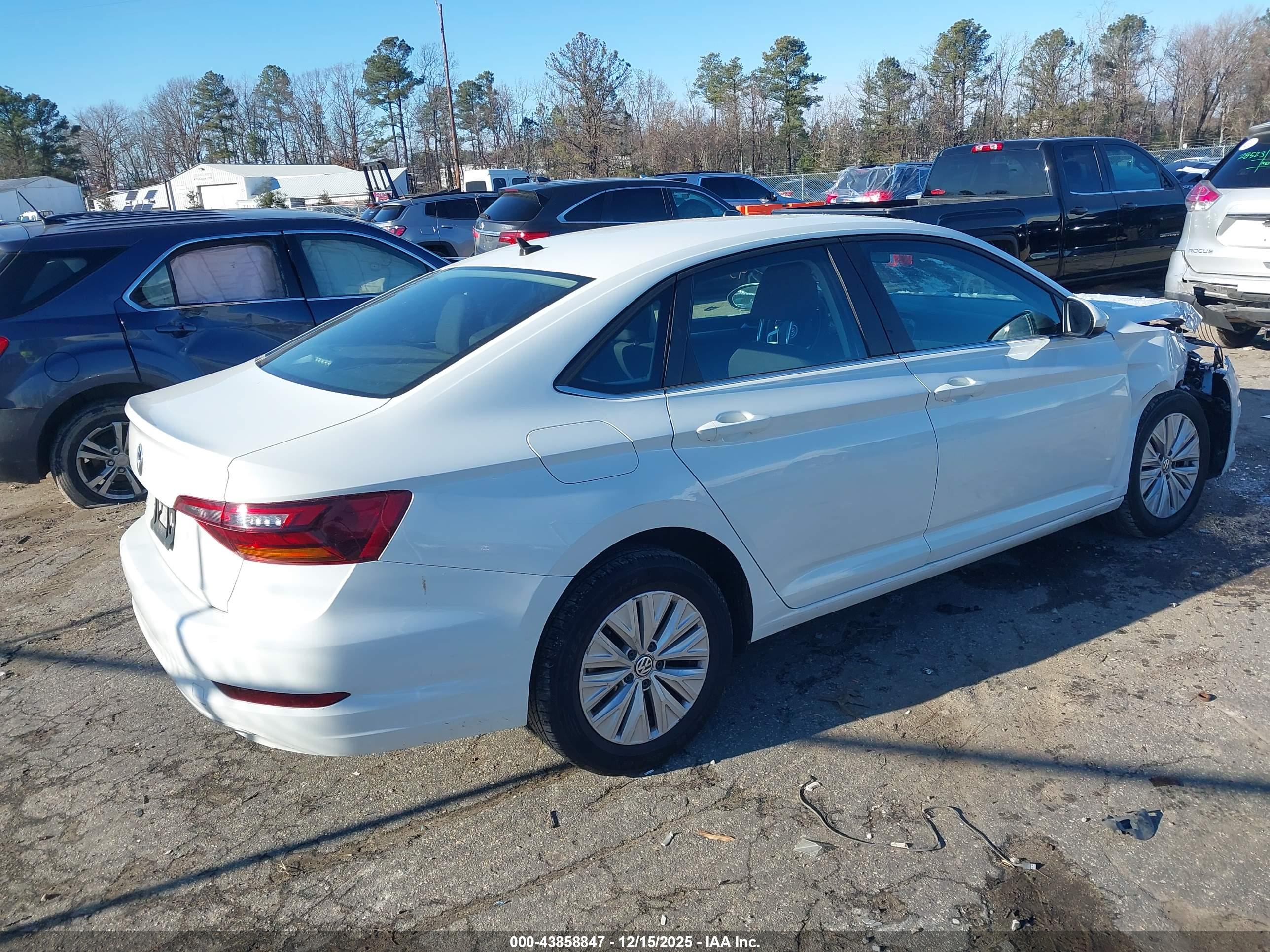 VOLKSWAGEN JETTA image 4