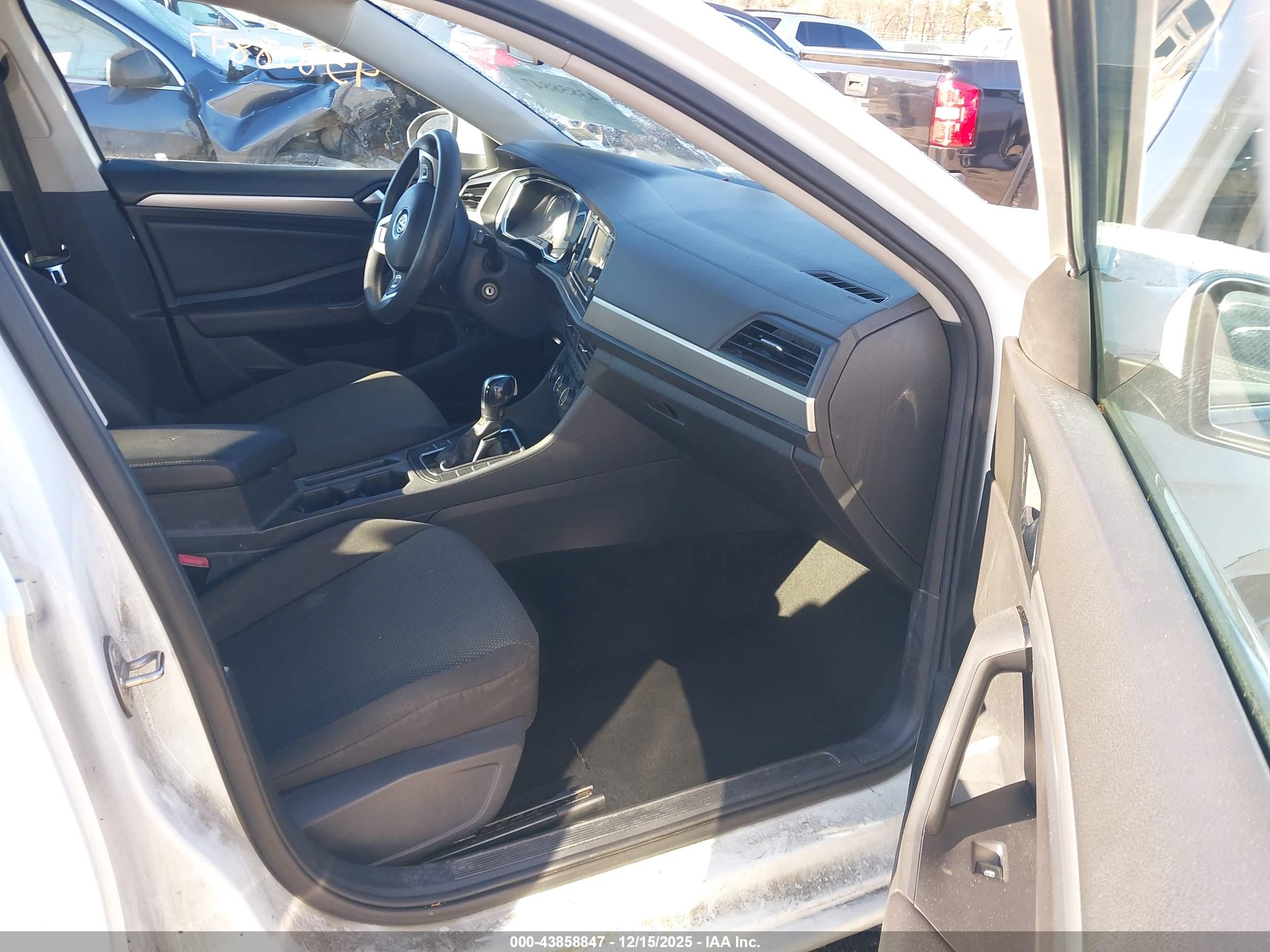 VOLKSWAGEN JETTA image 5