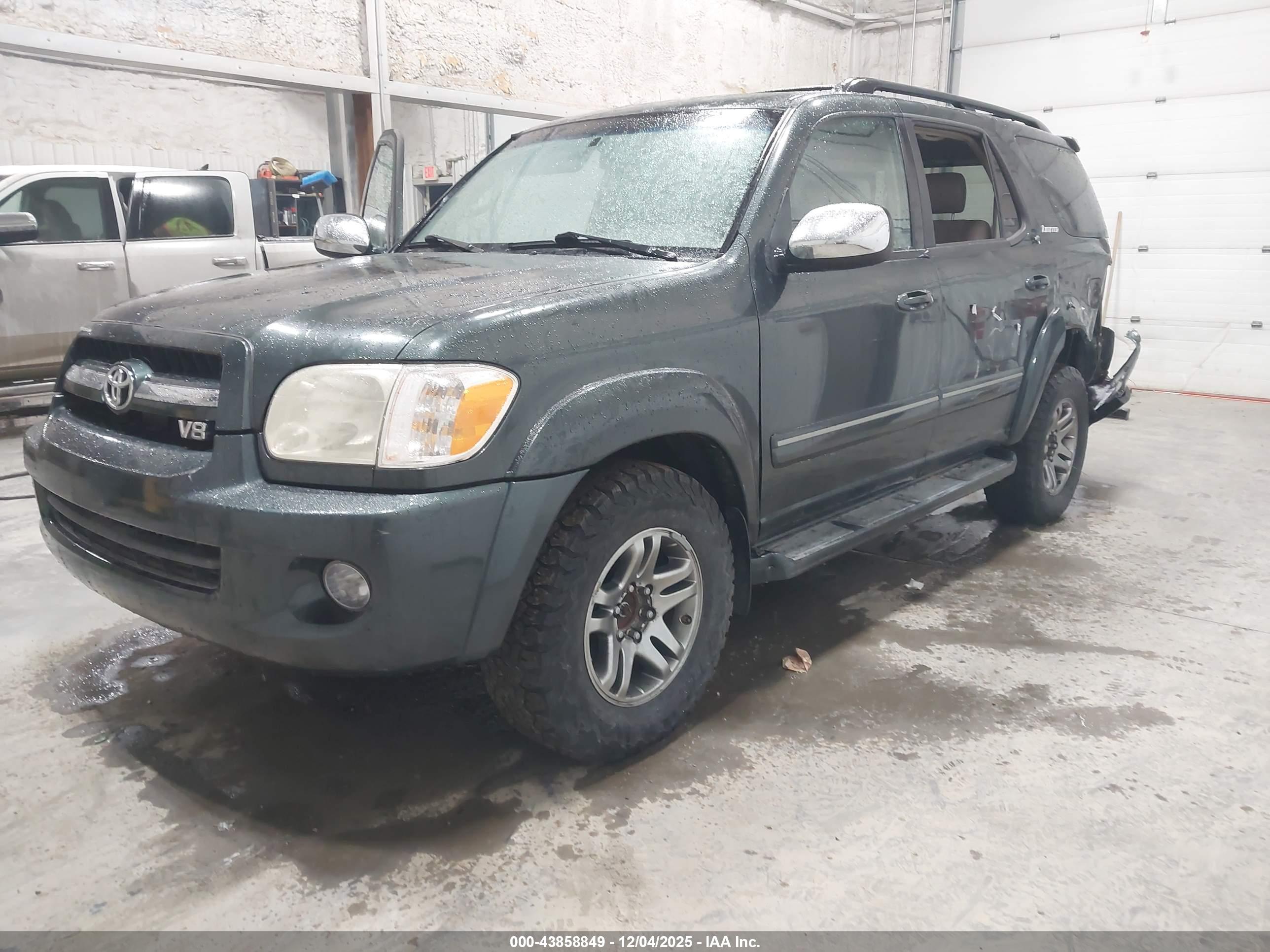 TOYOTA SEQUOIA image 2