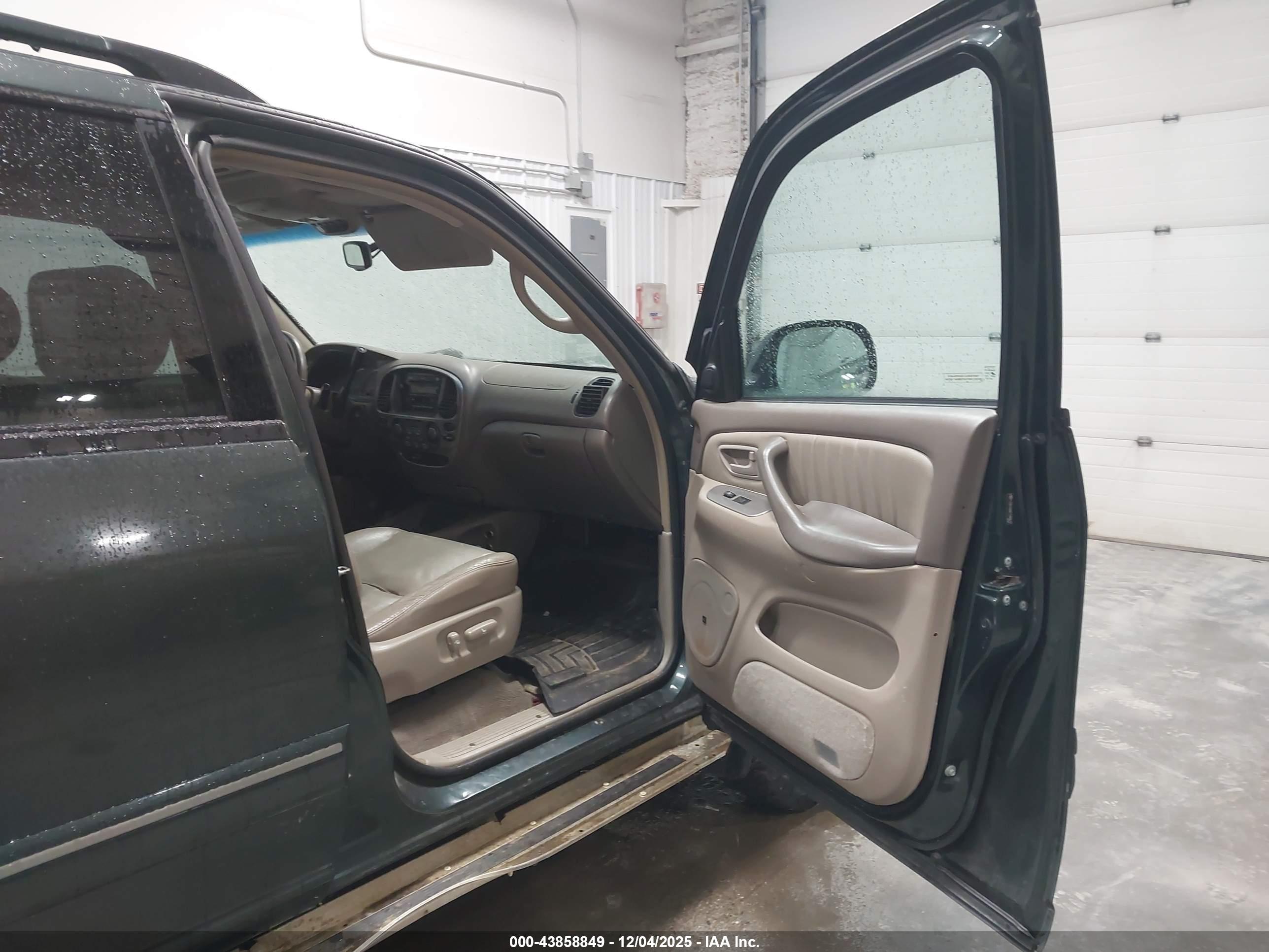 TOYOTA SEQUOIA image 5