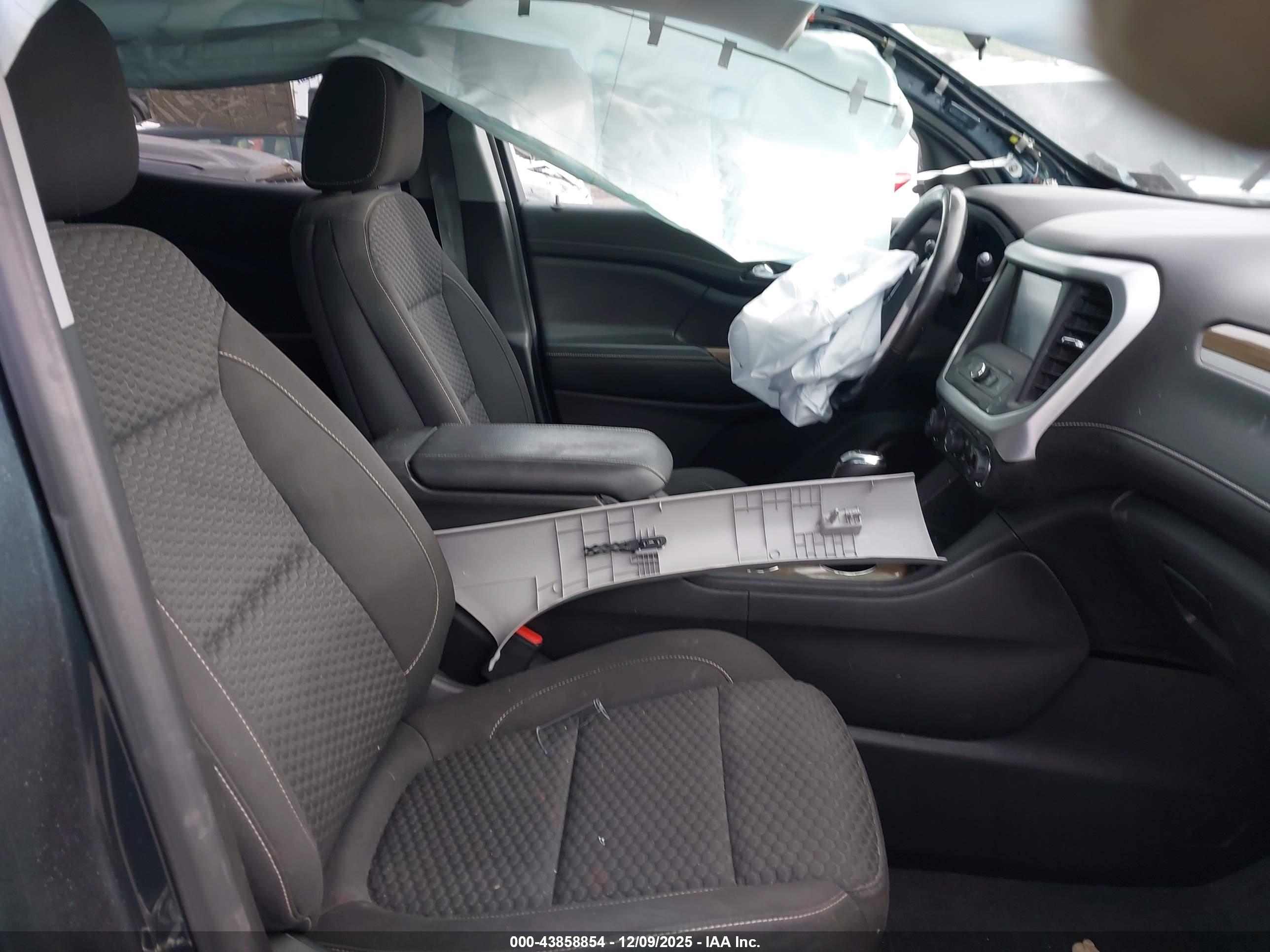 GMC ACADIA image 5