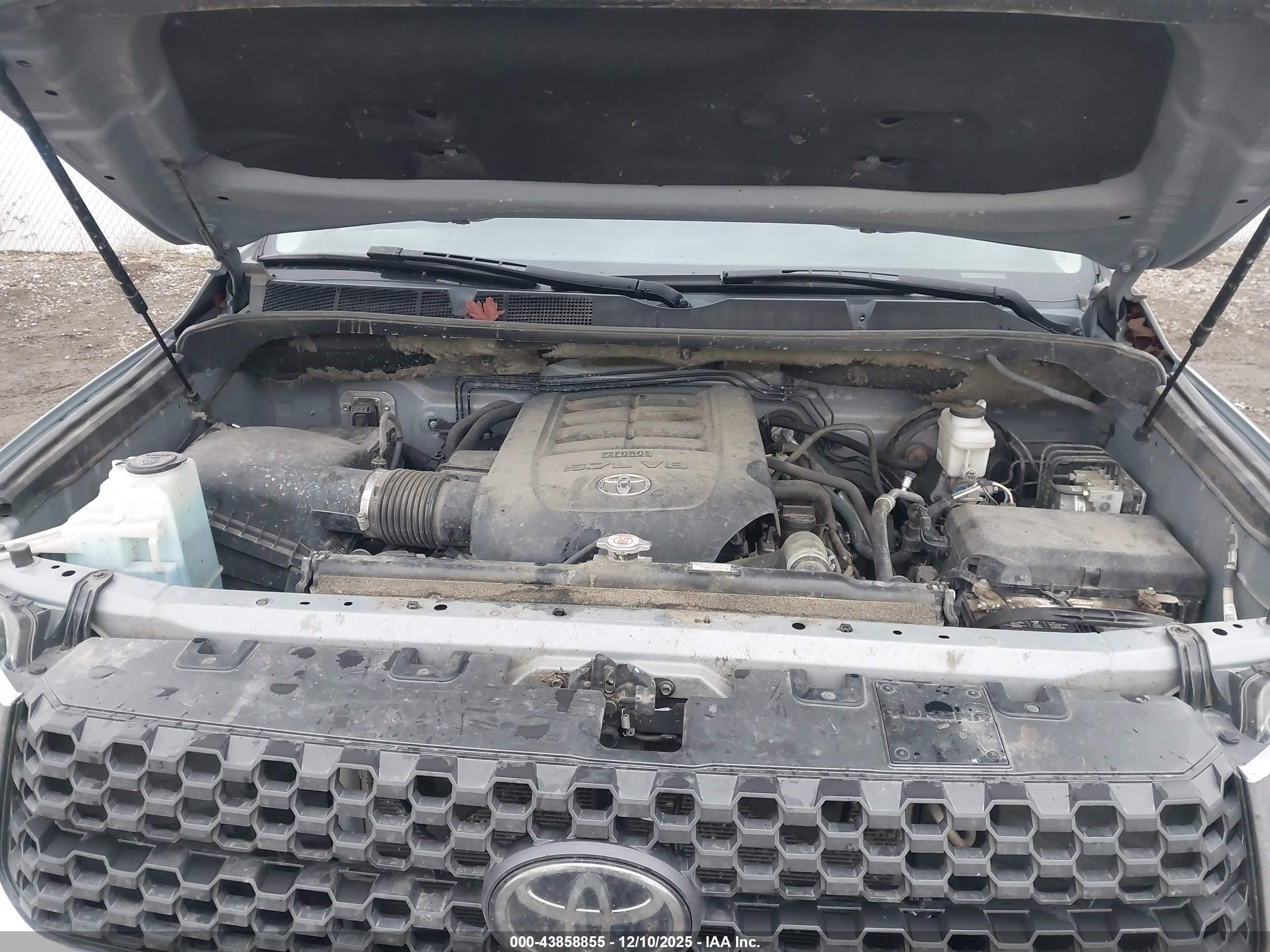 TOYOTA TUNDRA image 10