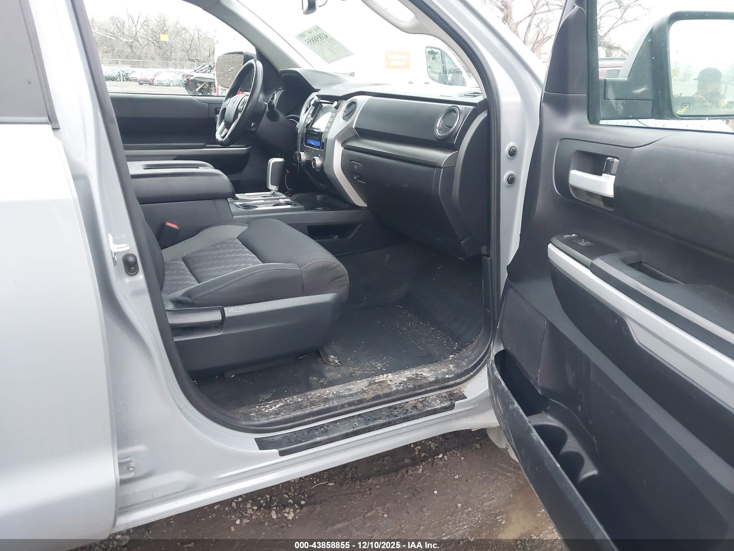 TOYOTA TUNDRA image 5