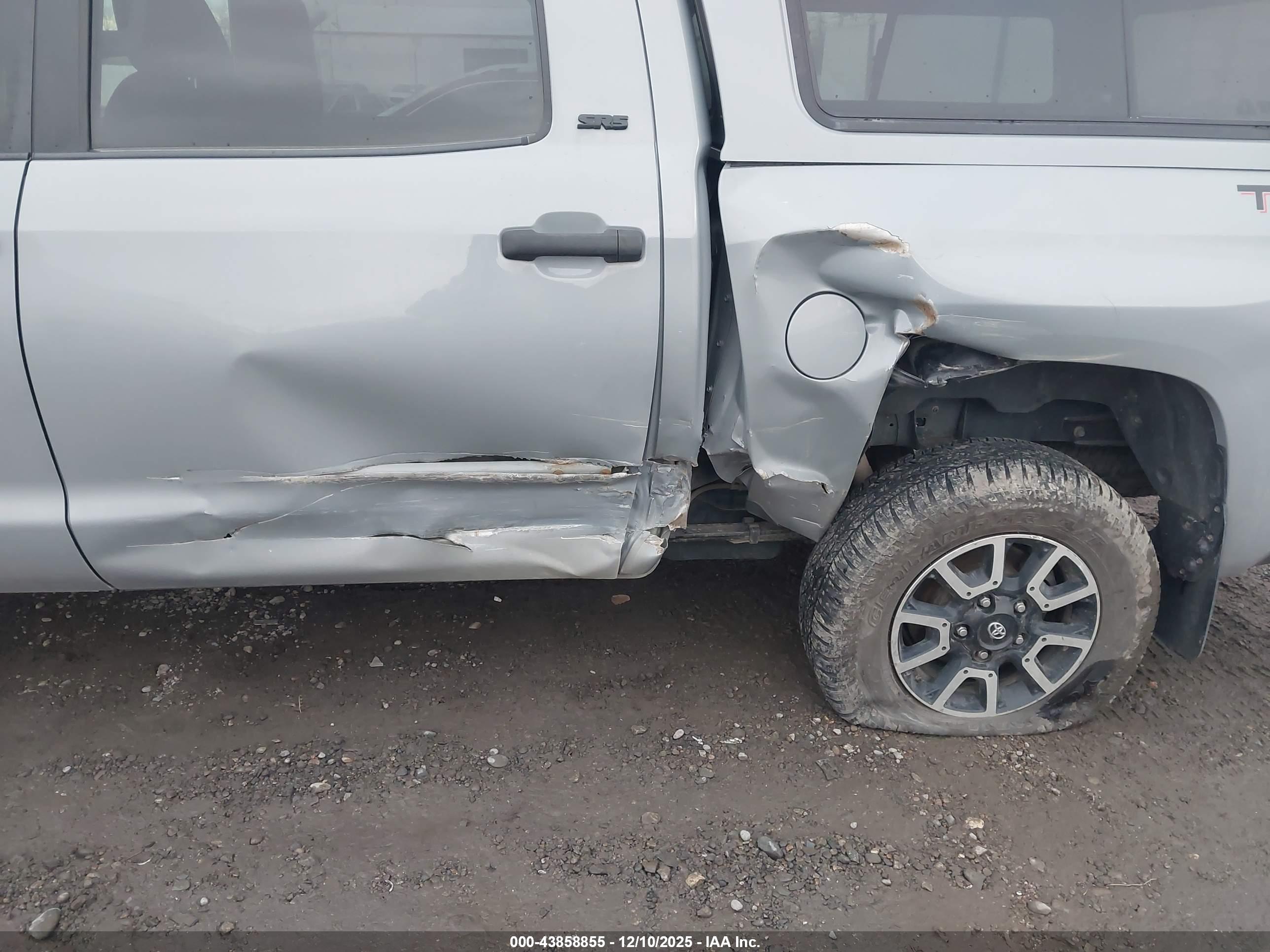 TOYOTA TUNDRA image 6