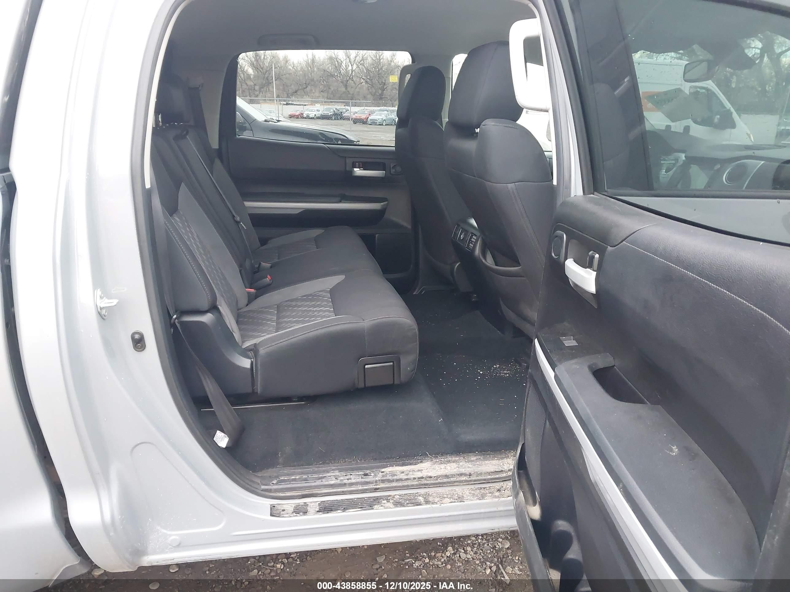 TOYOTA TUNDRA image 8
