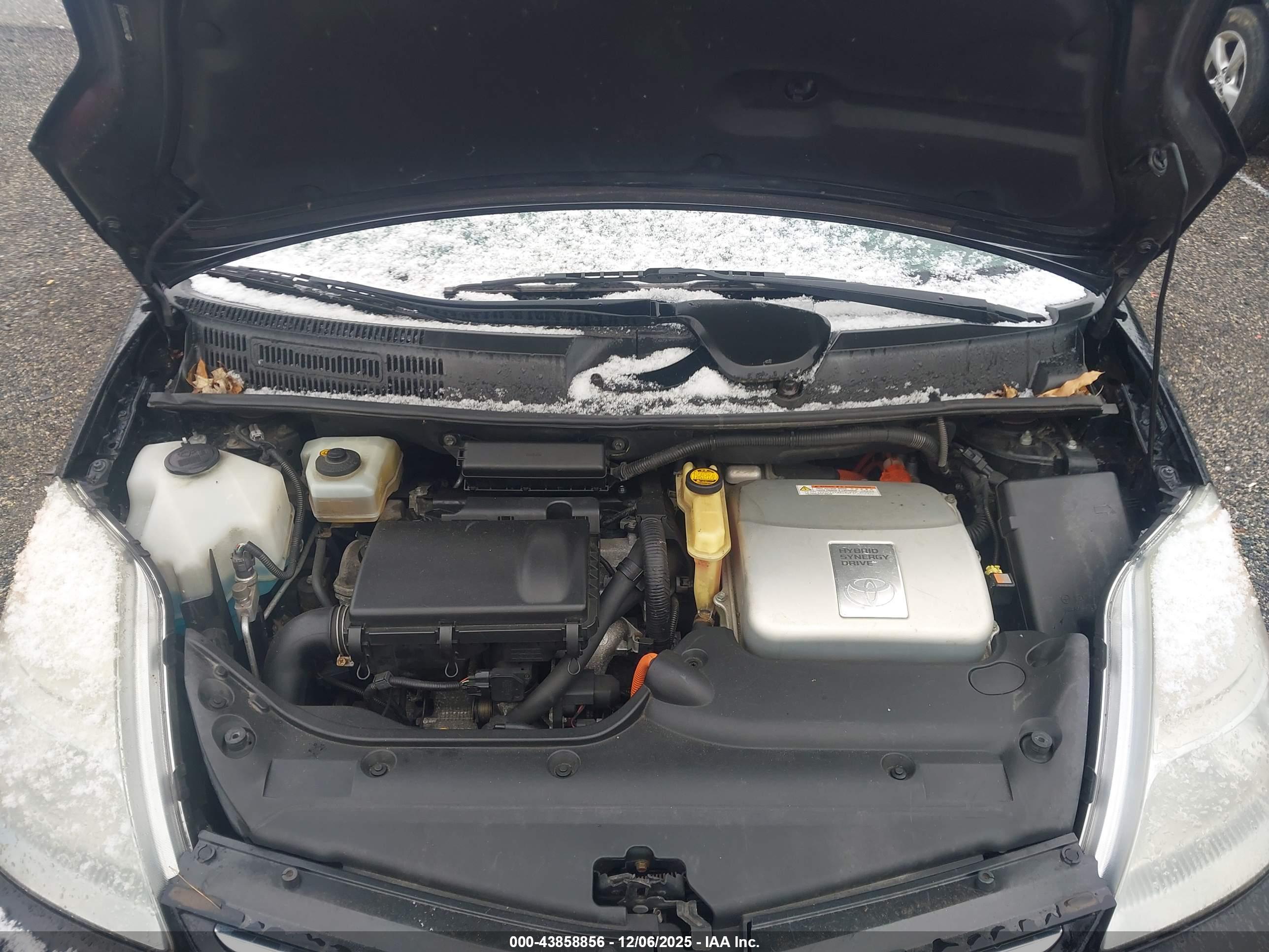 TOYOTA PRIUS image 10