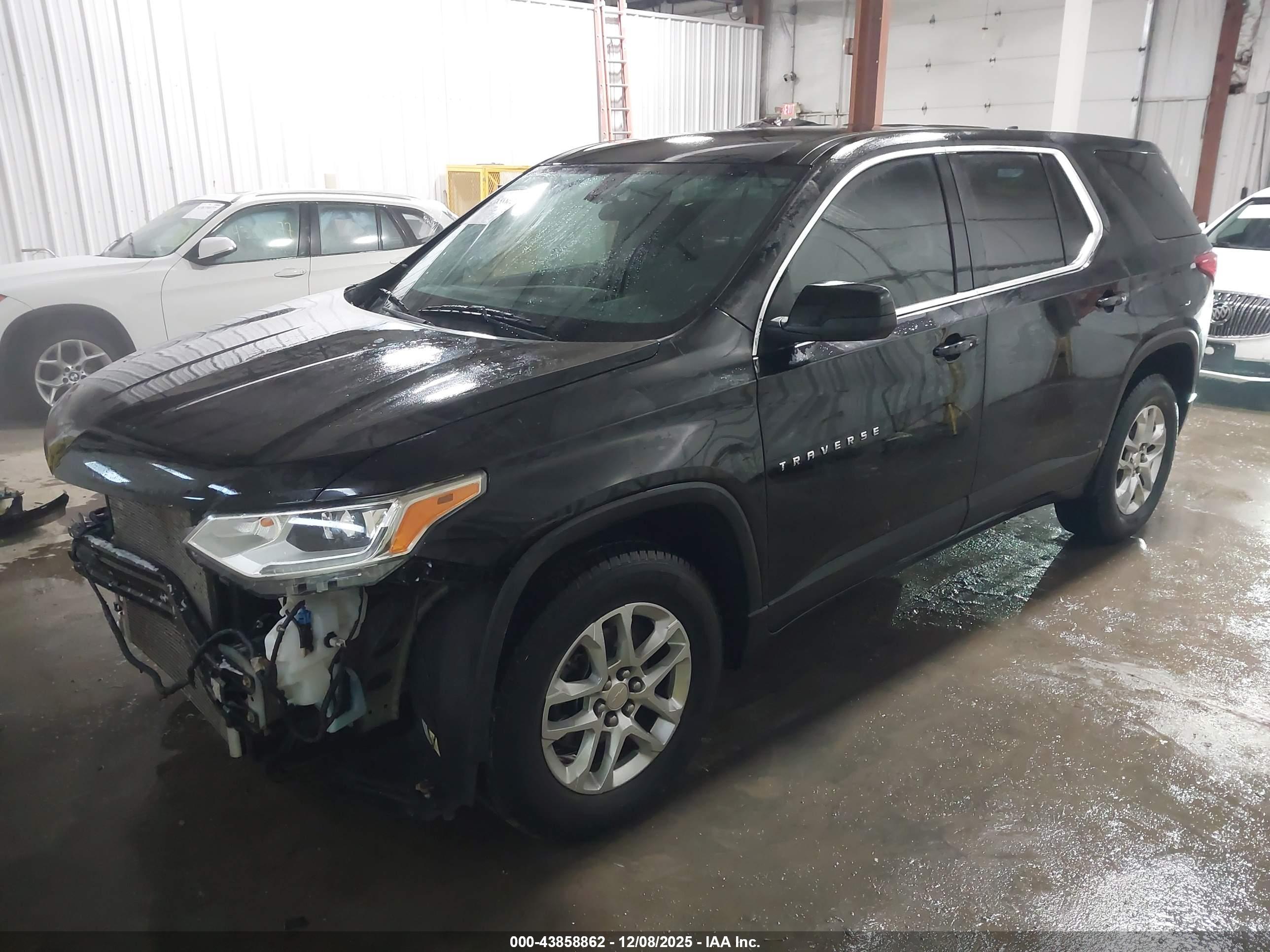 CHEVROLET TRAVERSE image 2