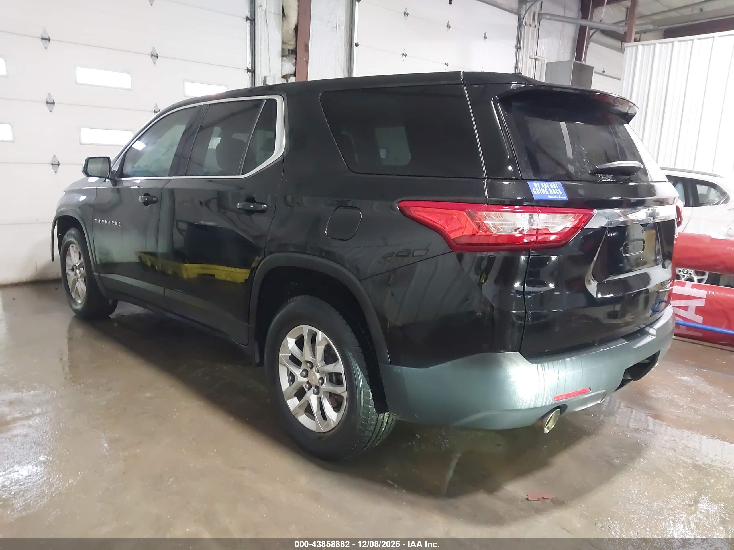 CHEVROLET TRAVERSE image 3