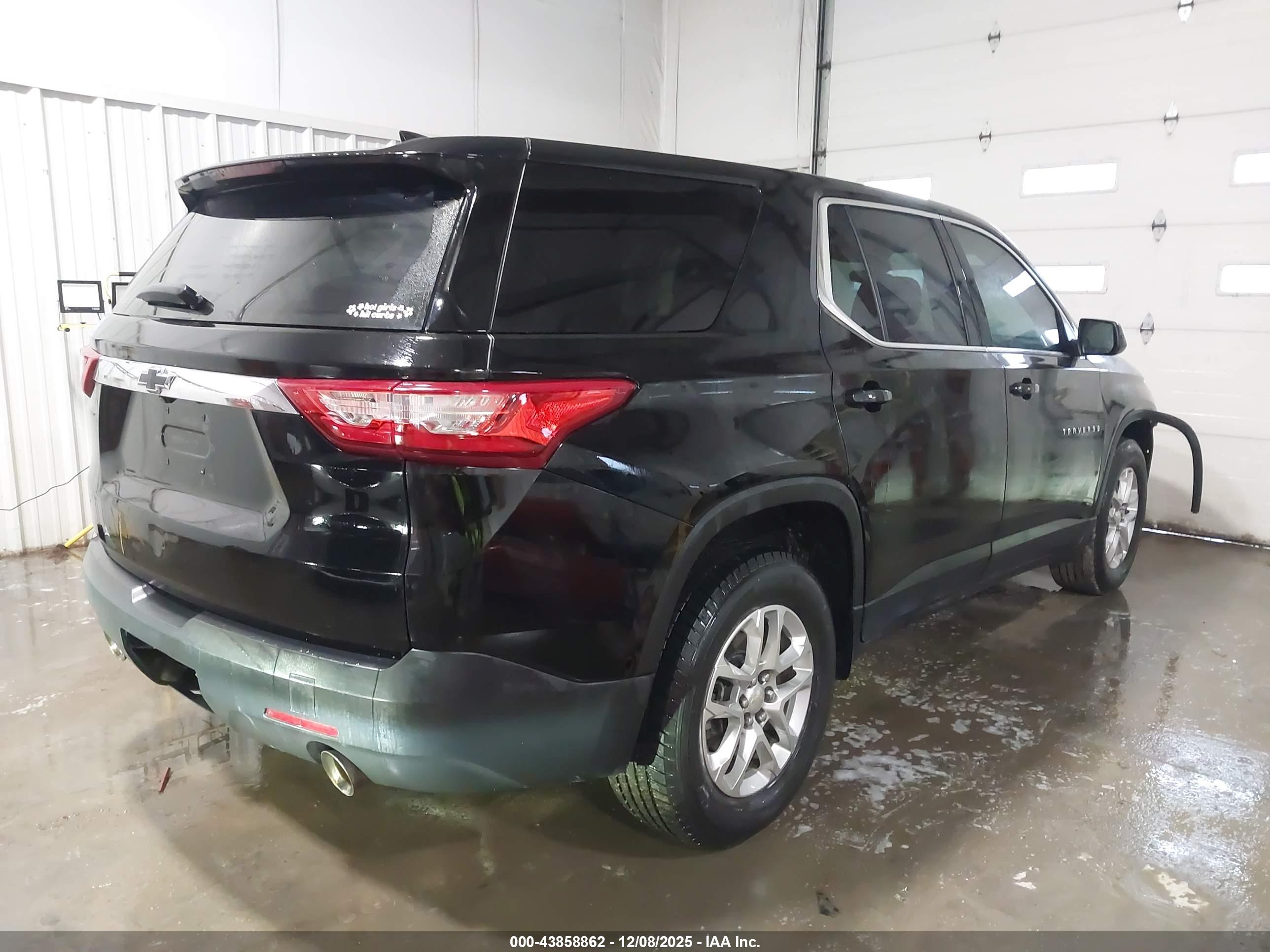 CHEVROLET TRAVERSE image 4