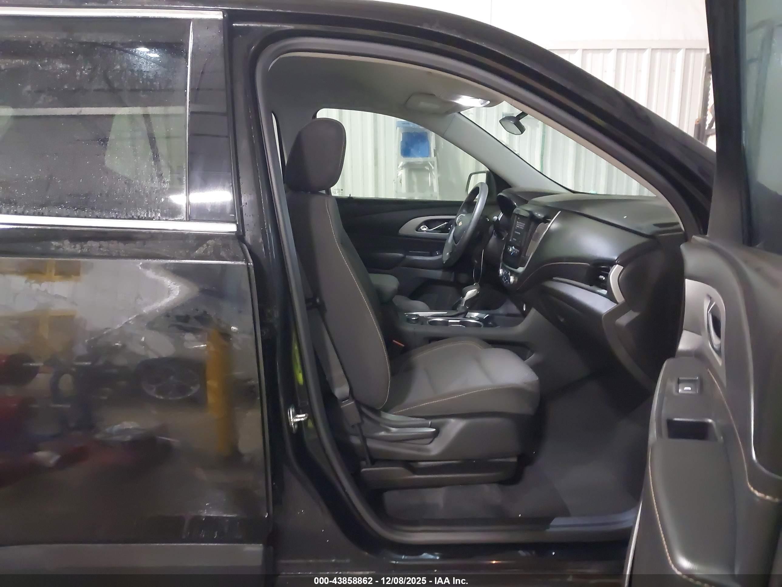 CHEVROLET TRAVERSE image 5