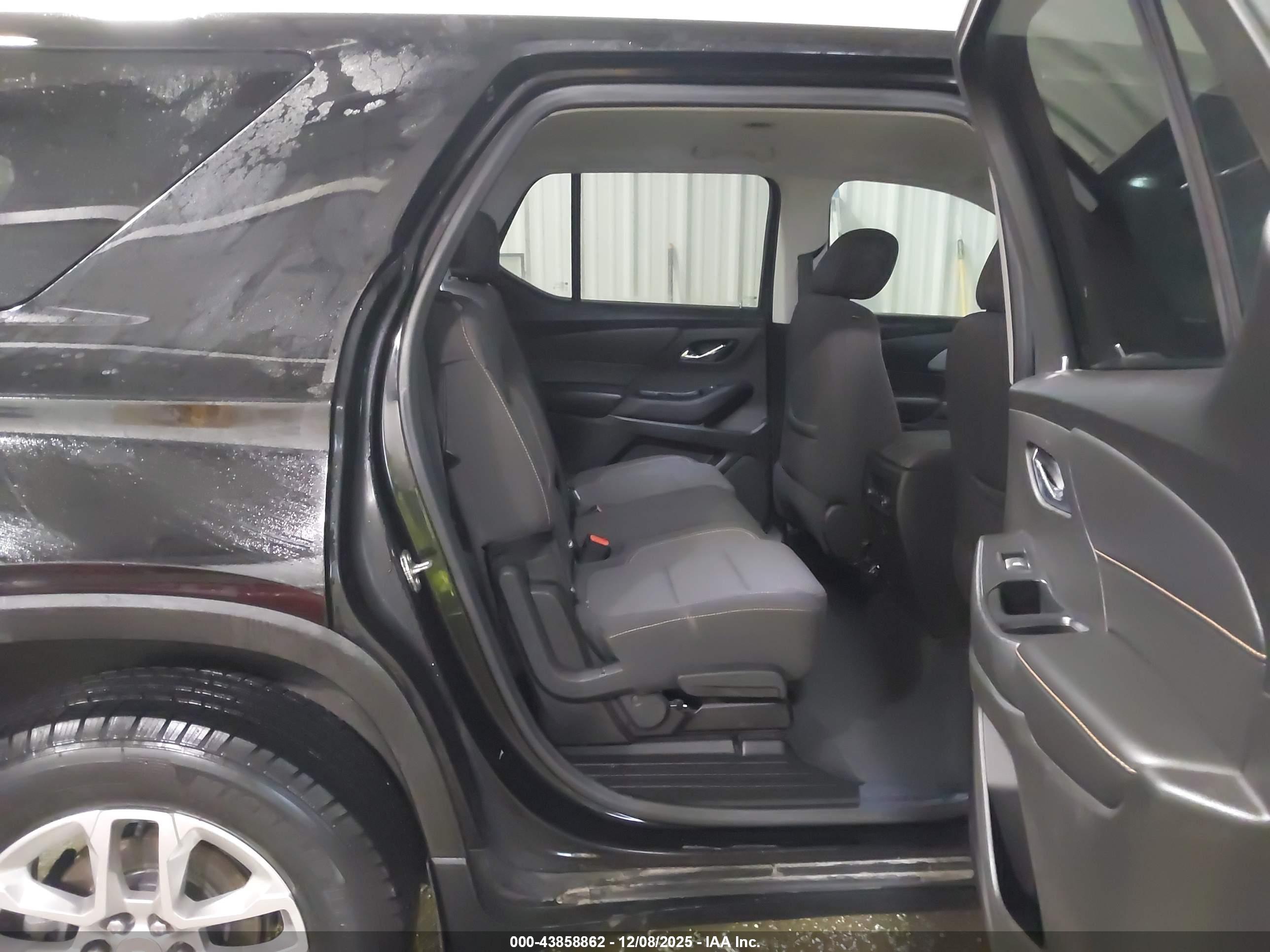 CHEVROLET TRAVERSE image 8