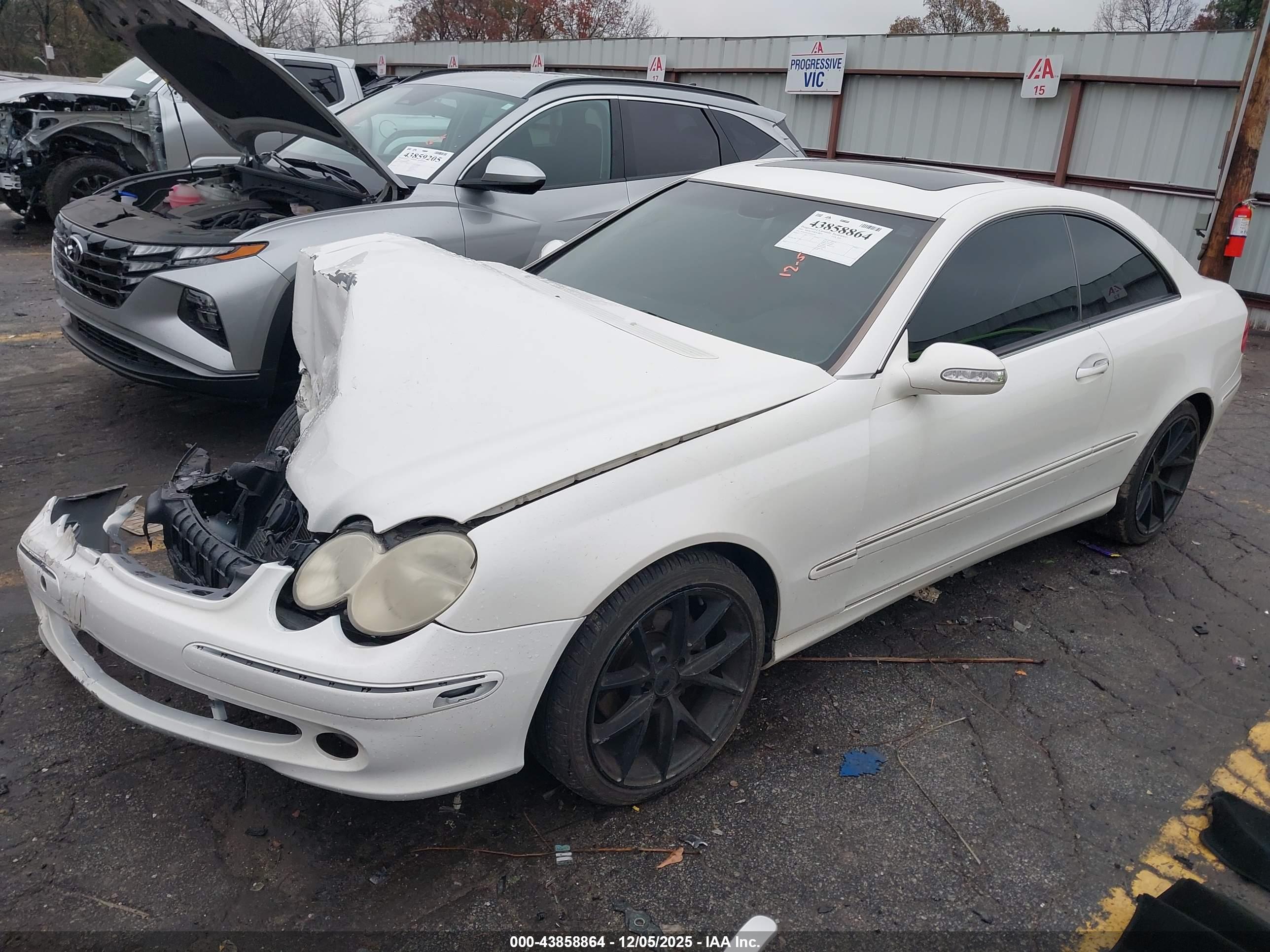 MERCEDES-BENZ CLK image 2