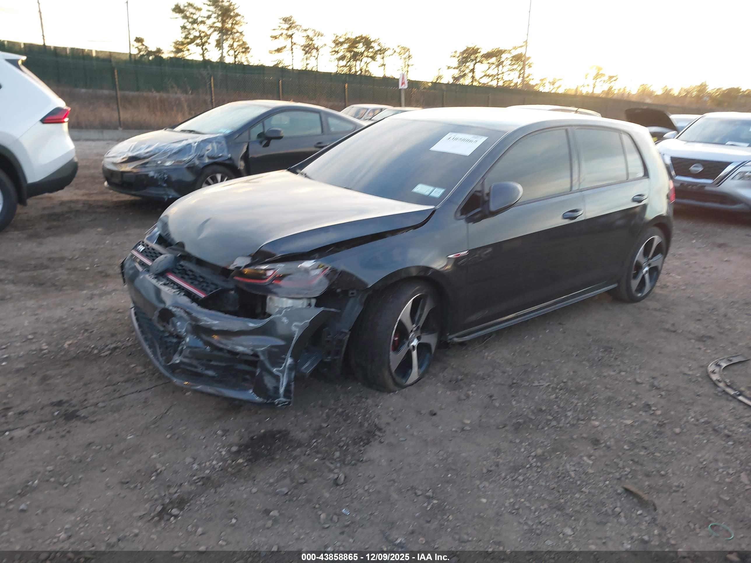 VOLKSWAGEN GOLF image 2