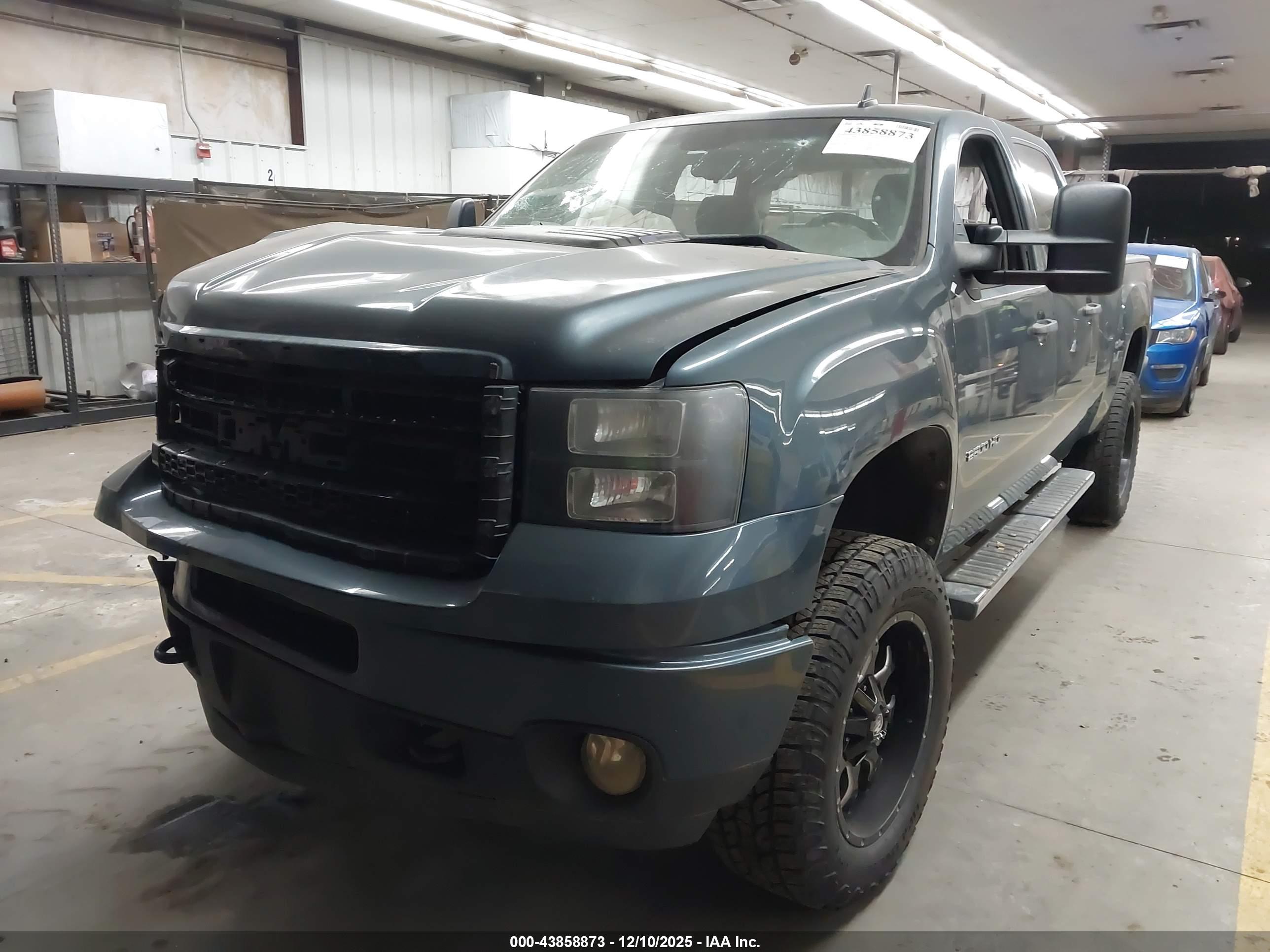 GMC SIERRA image 2