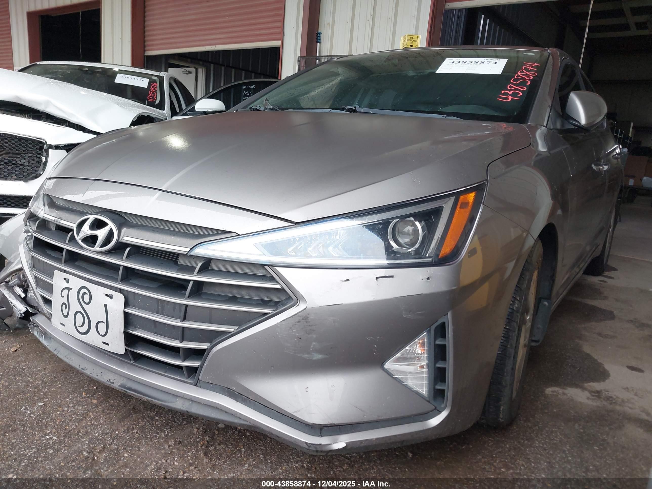 HYUNDAI ELANTRA image 2