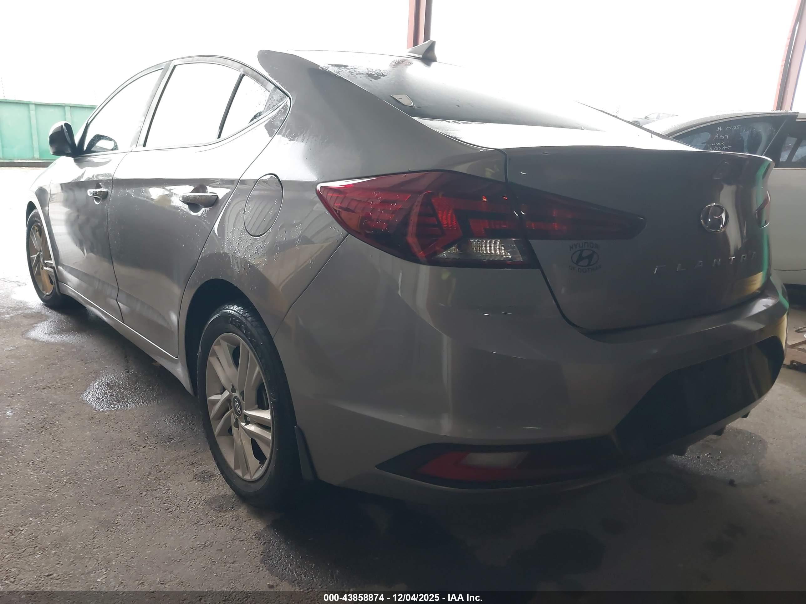 HYUNDAI ELANTRA image 3