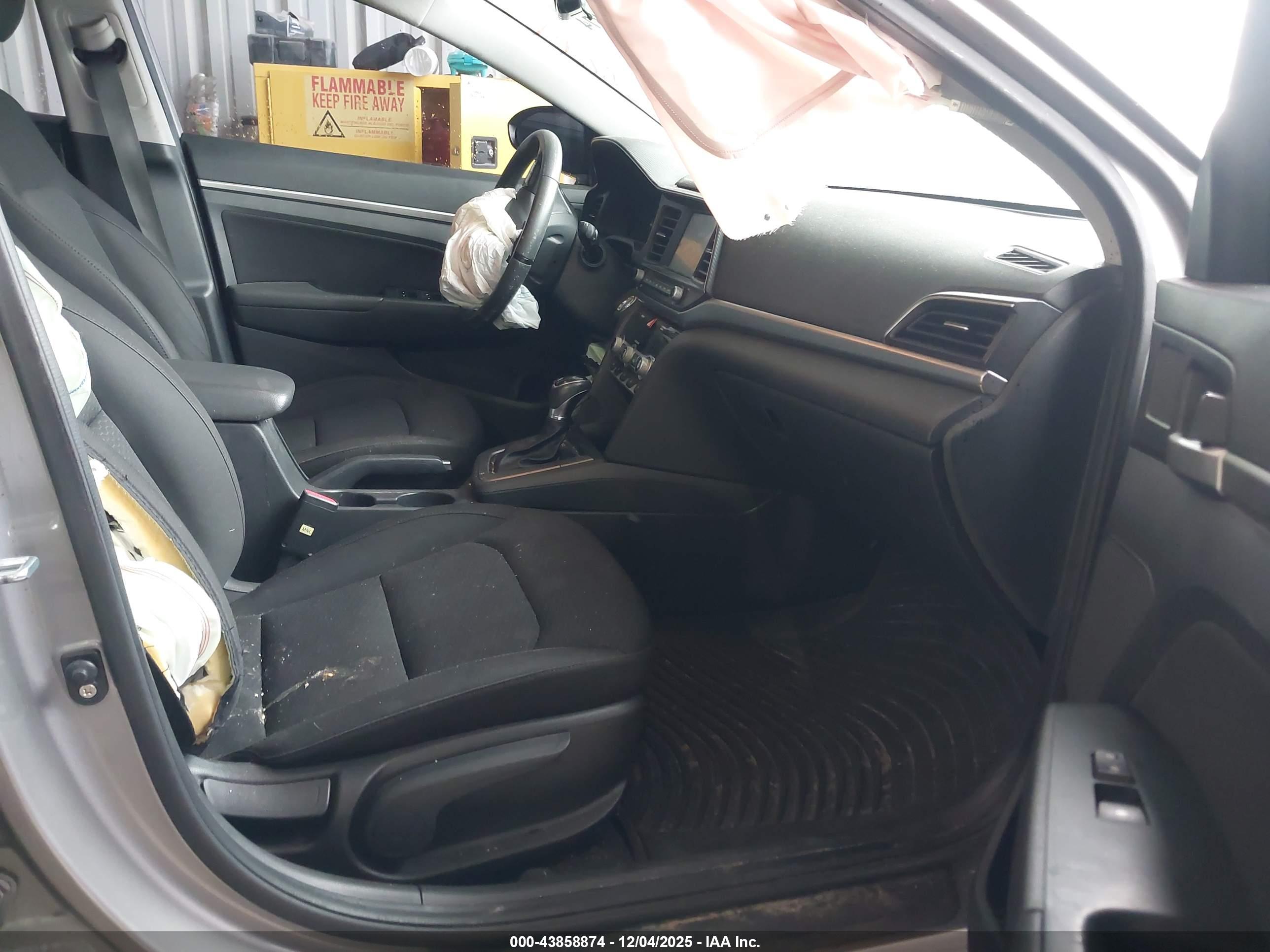 HYUNDAI ELANTRA image 5
