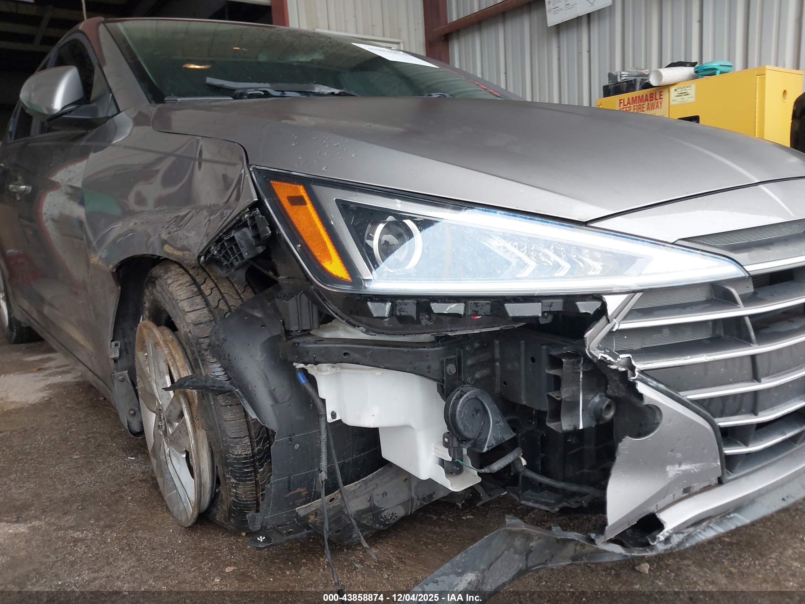 HYUNDAI ELANTRA image 6
