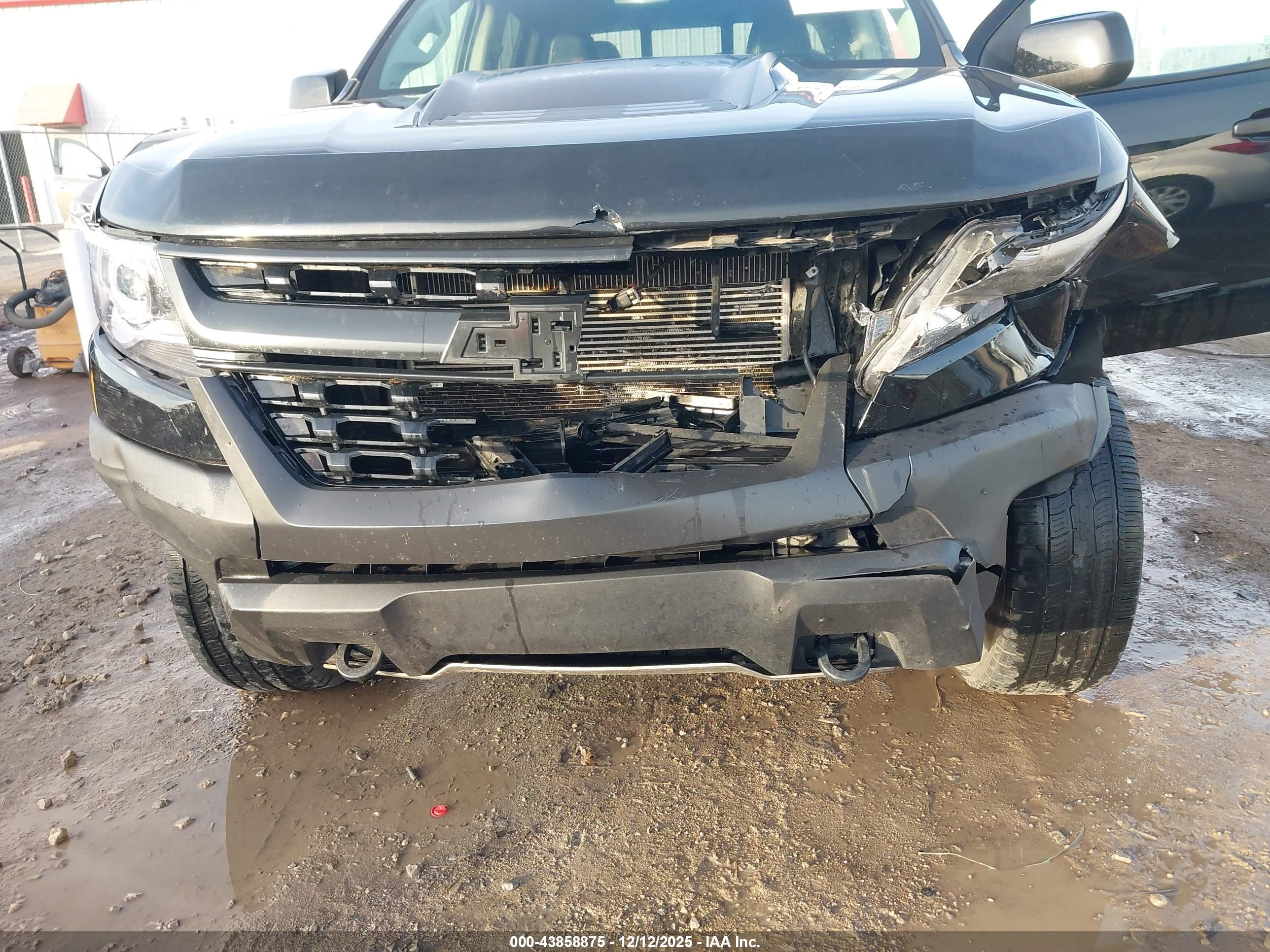 CHEVROLET COLORADO image 6