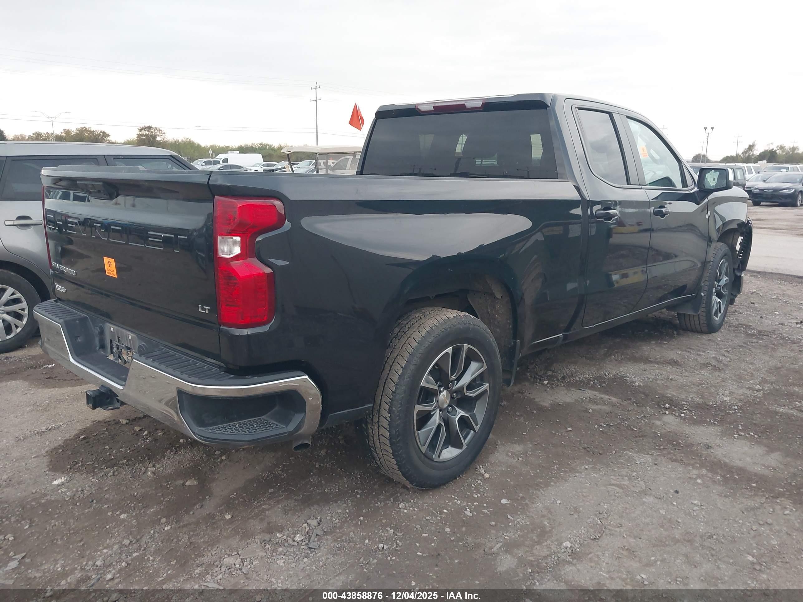 CHEVROLET SILVERADO image 4