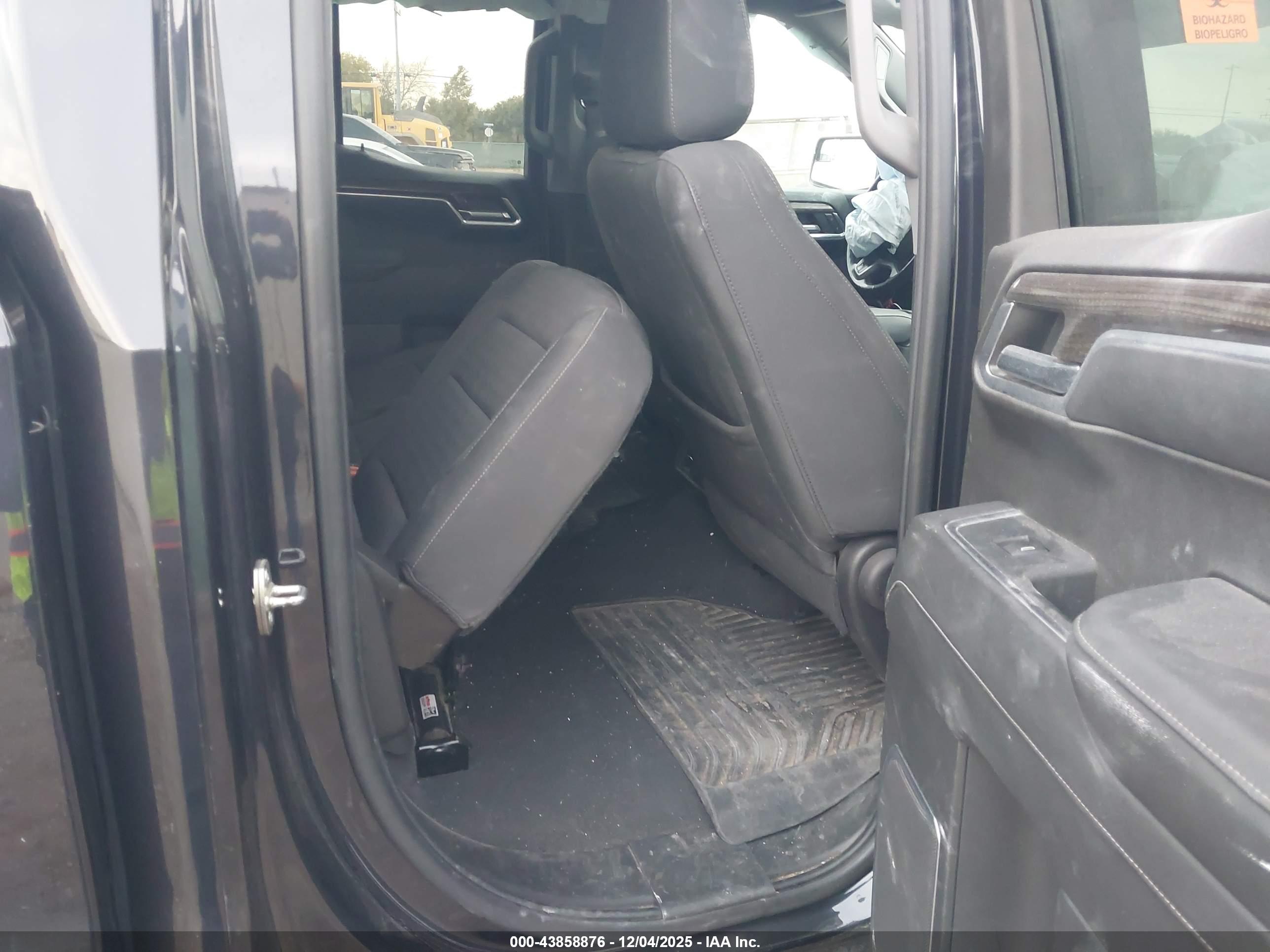 CHEVROLET SILVERADO image 8