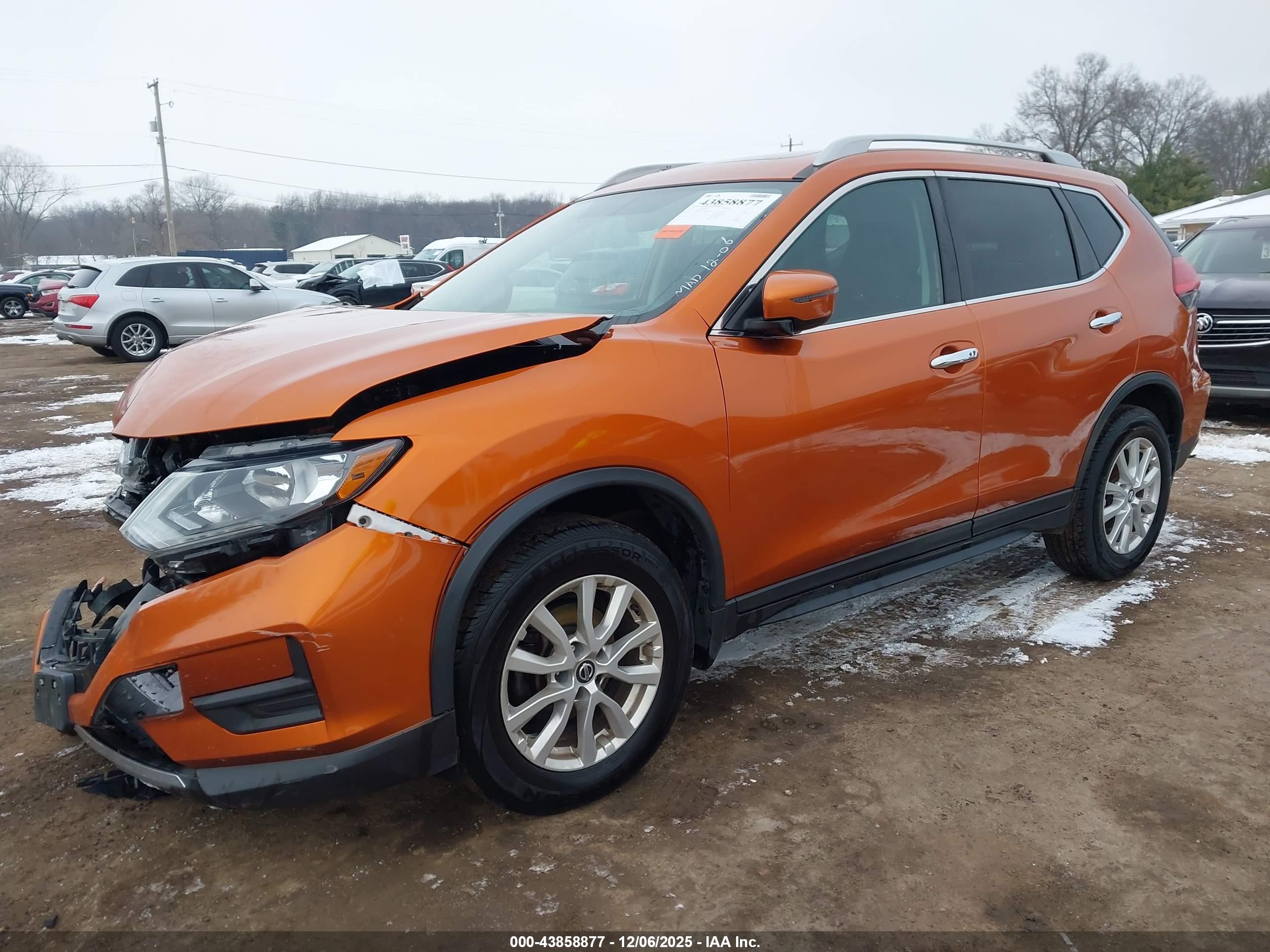 NISSAN ROGUE image 2