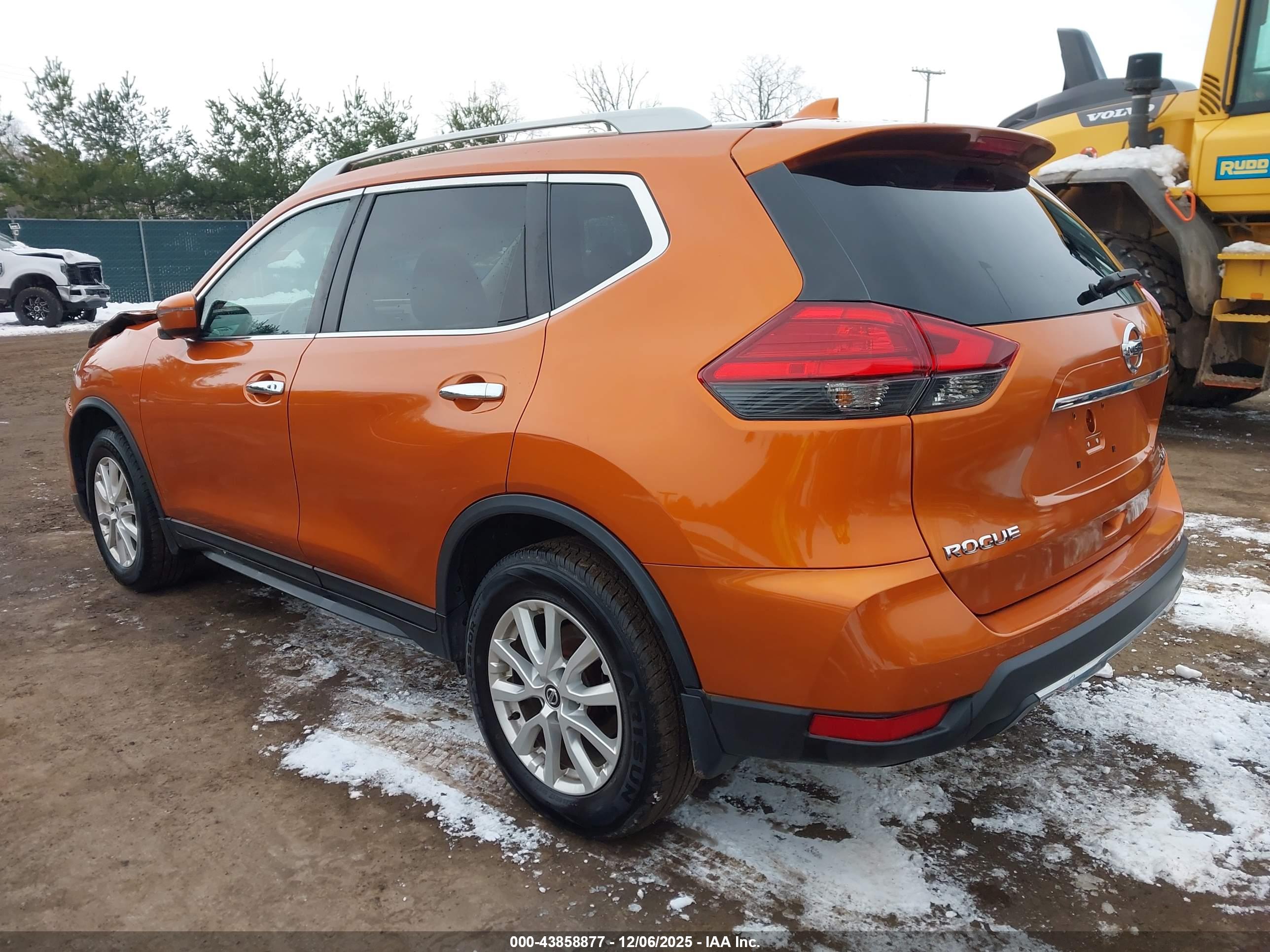 NISSAN ROGUE image 3