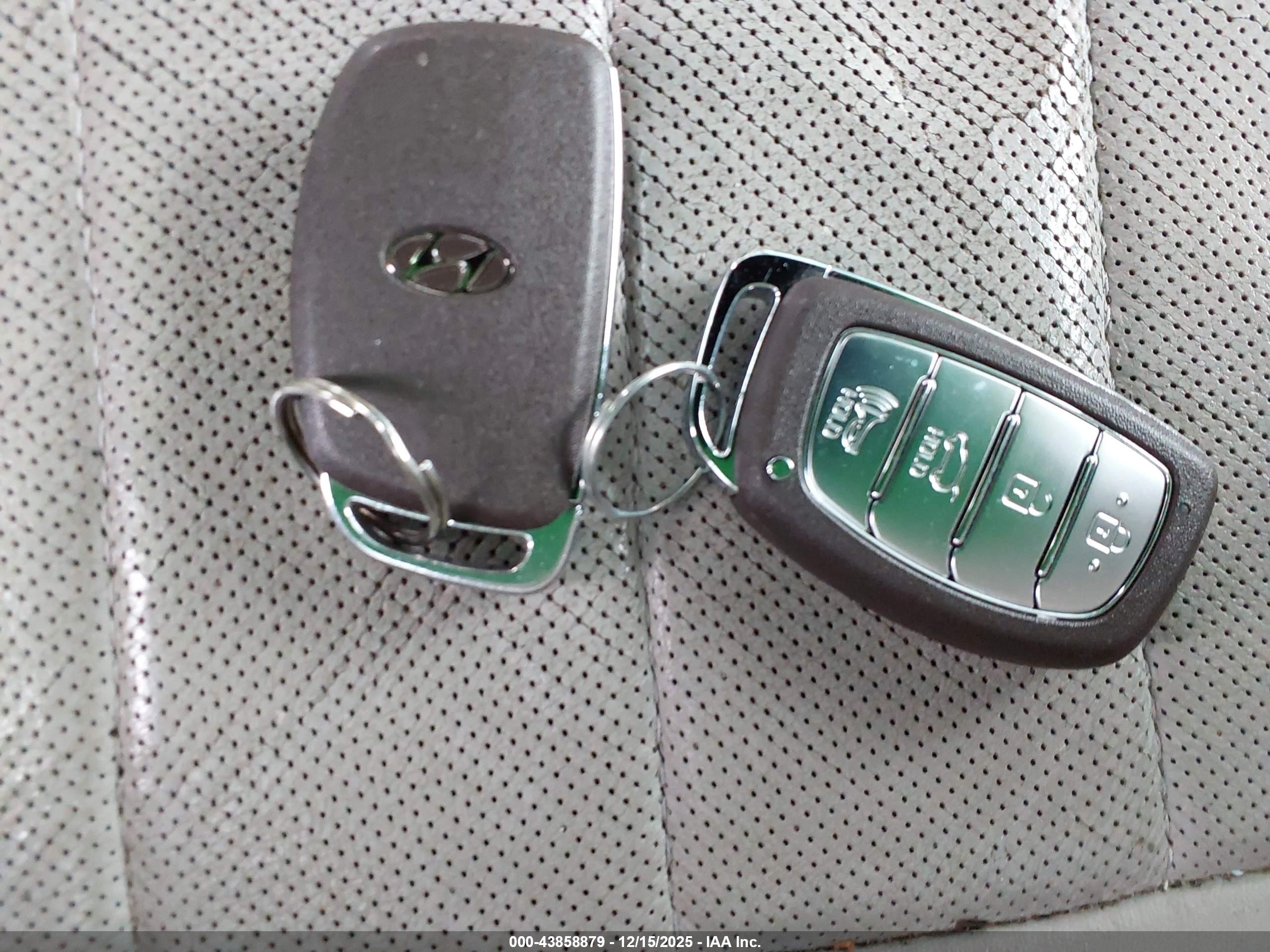 HYUNDAI TUCSON image 11