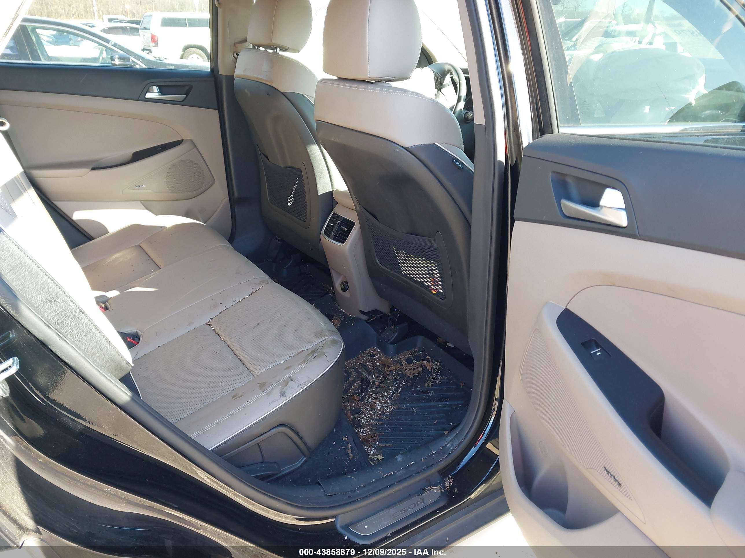 HYUNDAI TUCSON image 8