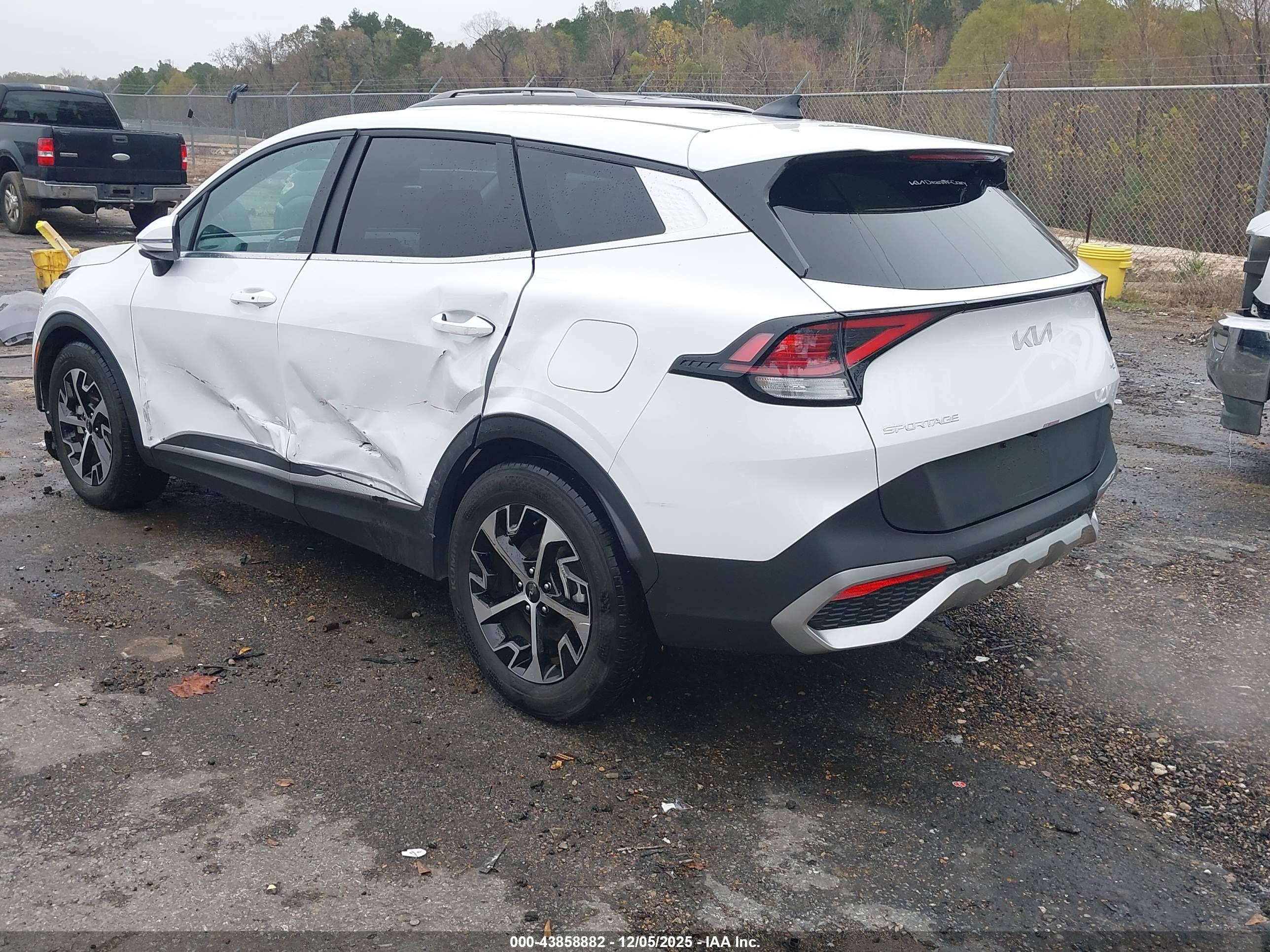 KIA SPORTAGE image 3