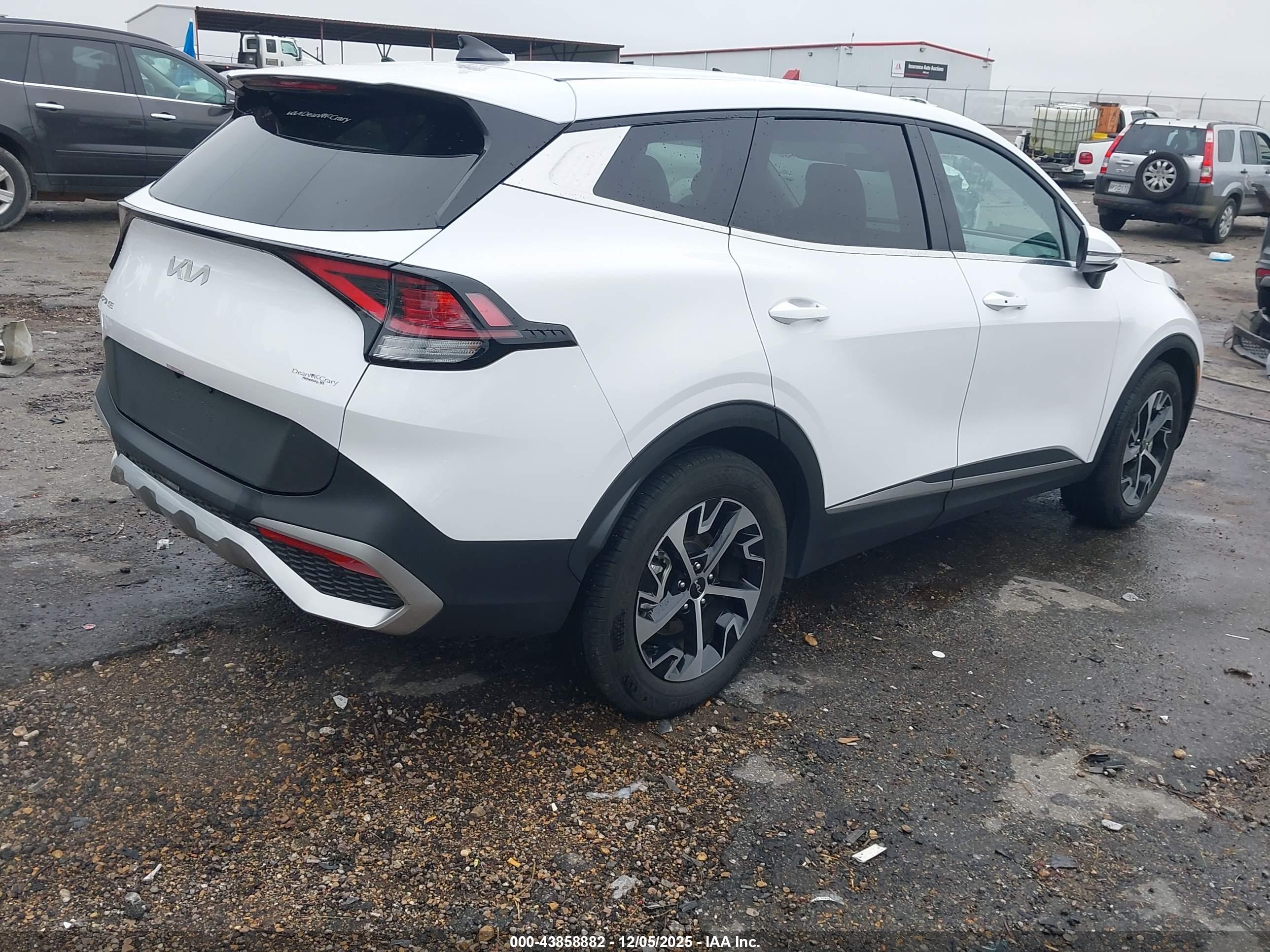 KIA SPORTAGE image 4