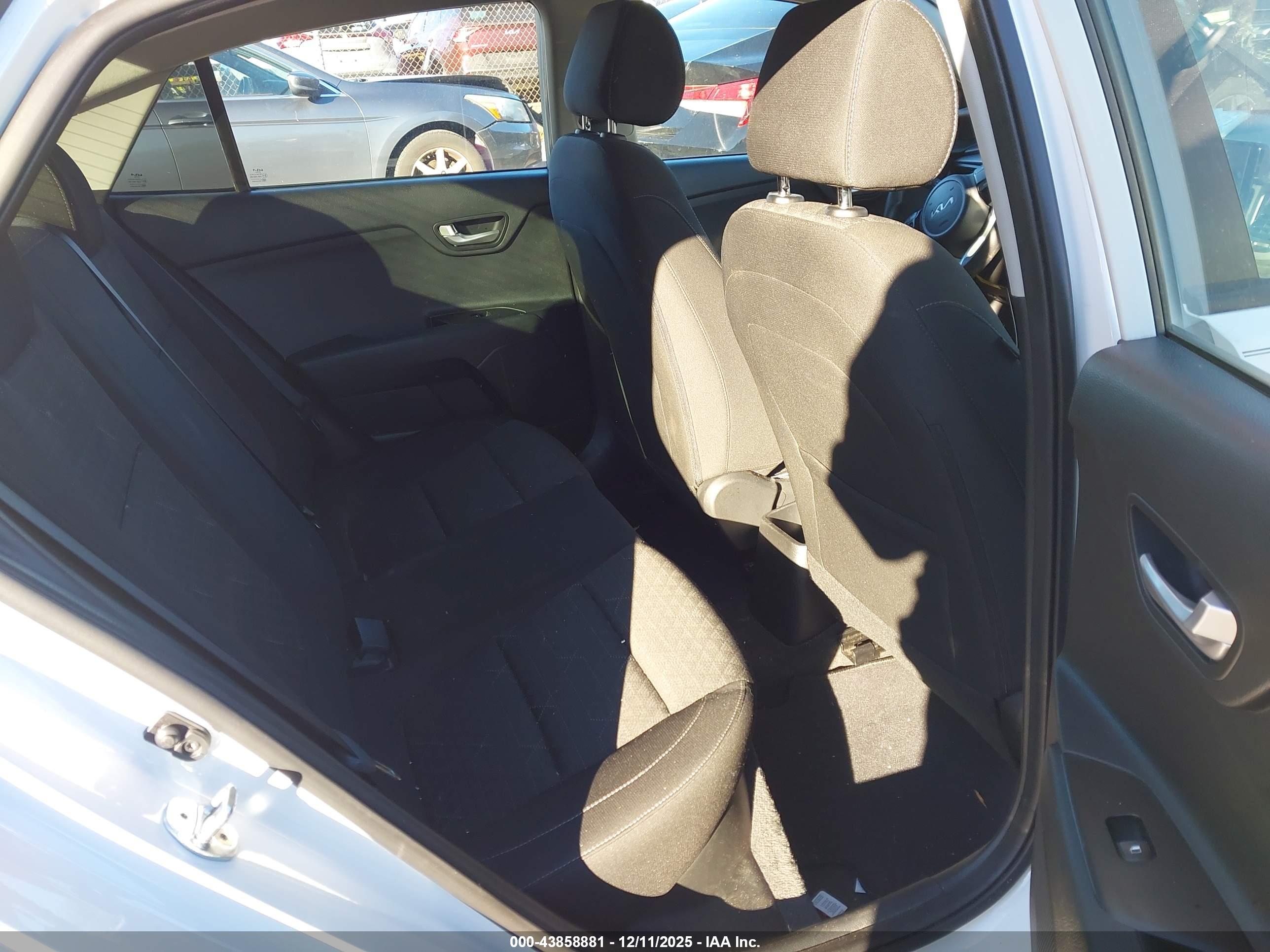 KIA RIO image 8