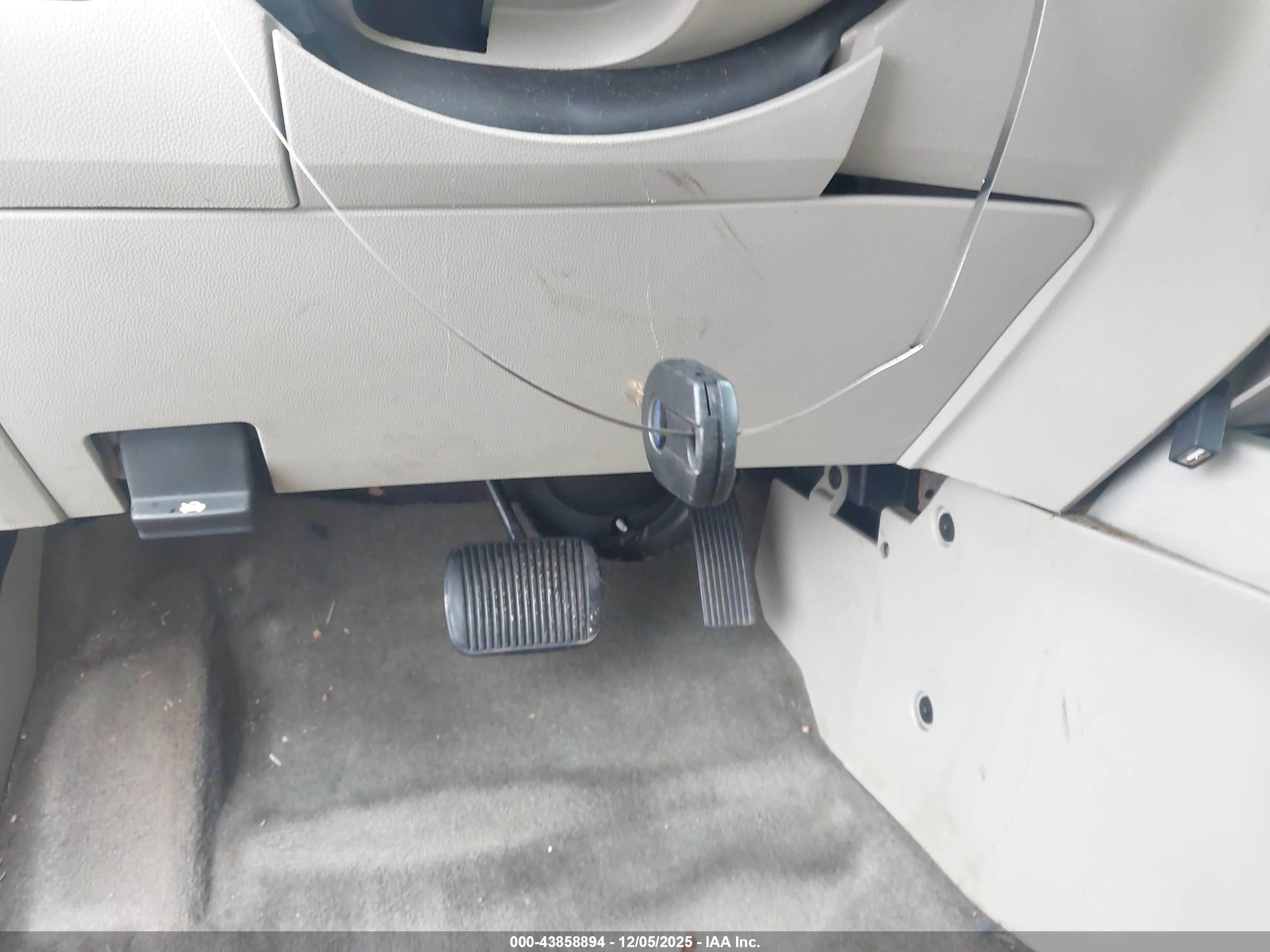 FORD ESCAPE image 11