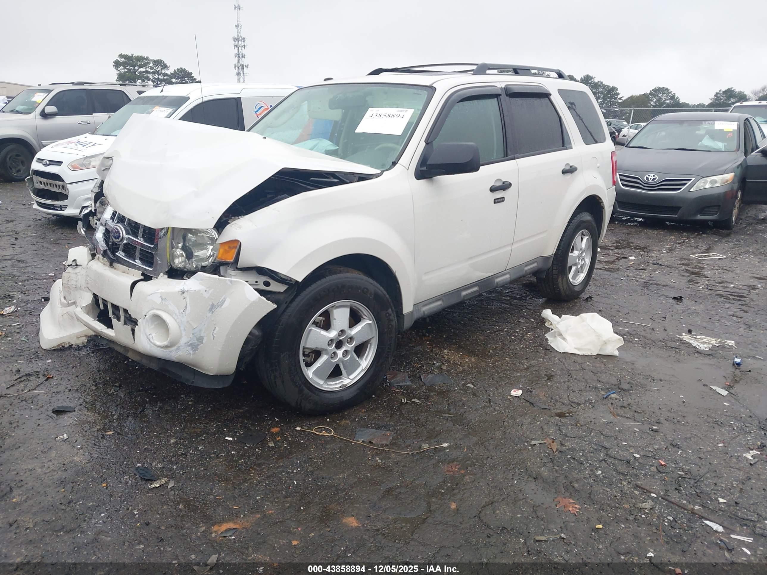FORD ESCAPE image 2