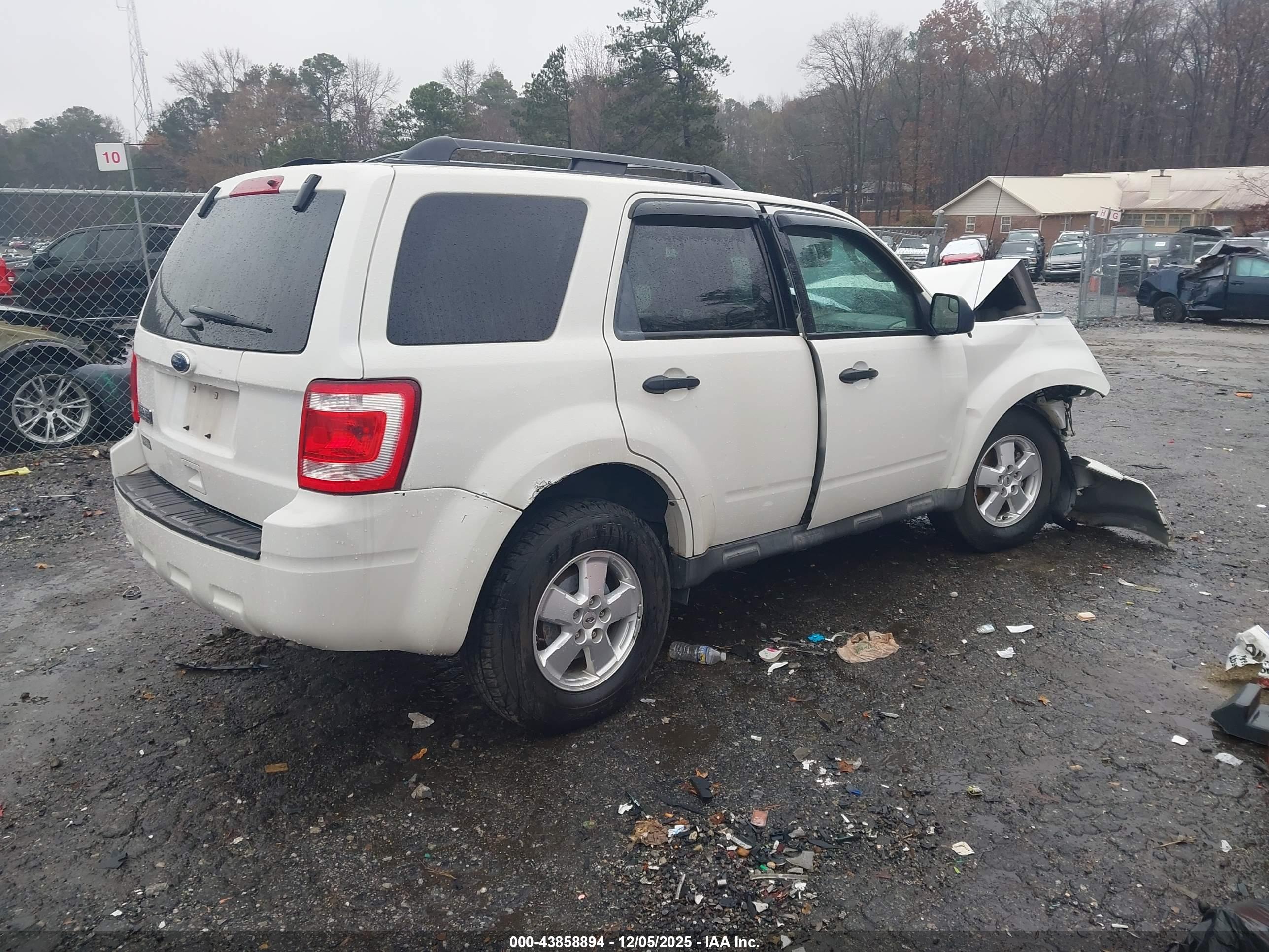FORD ESCAPE image 4