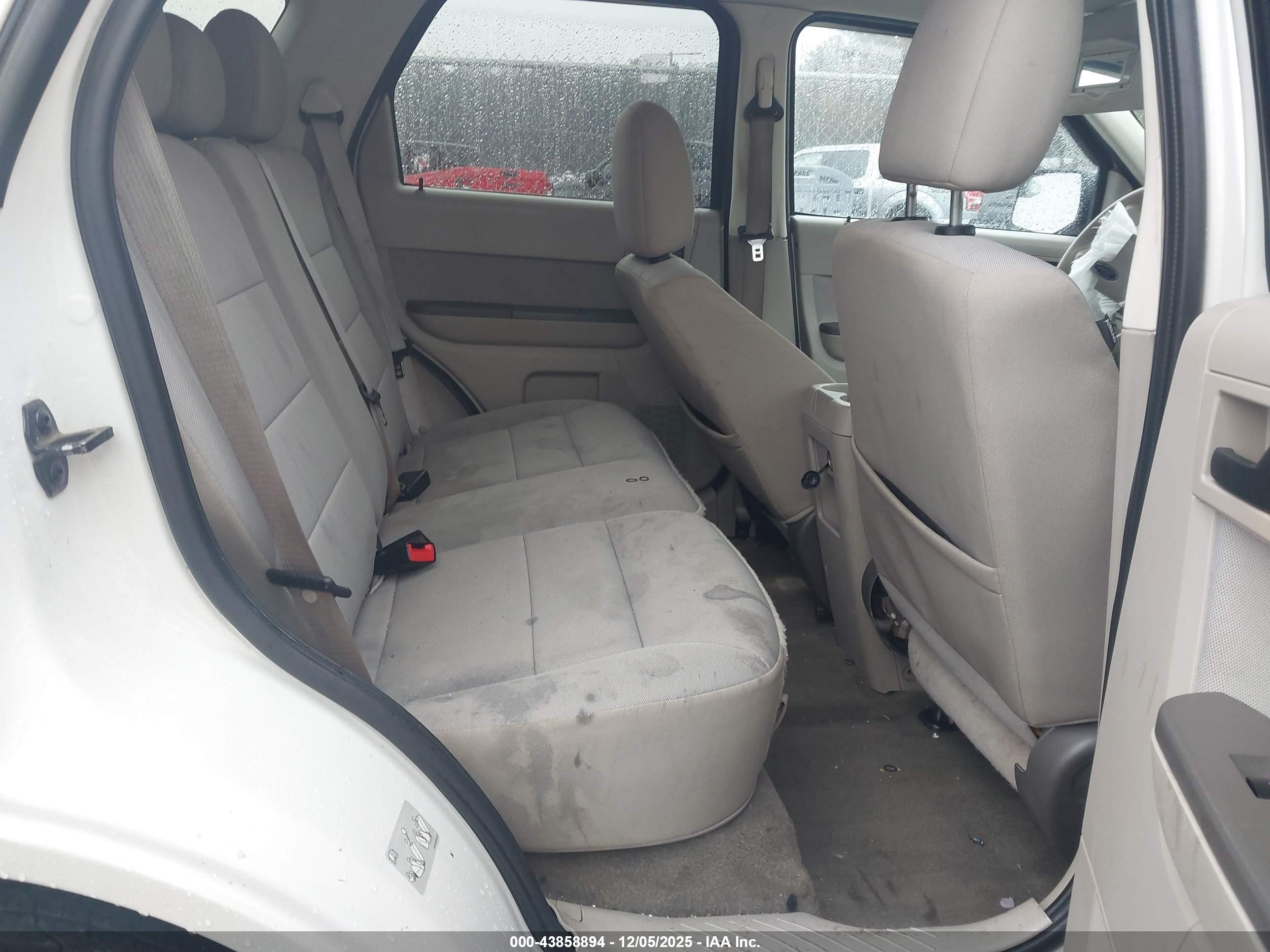 FORD ESCAPE image 8